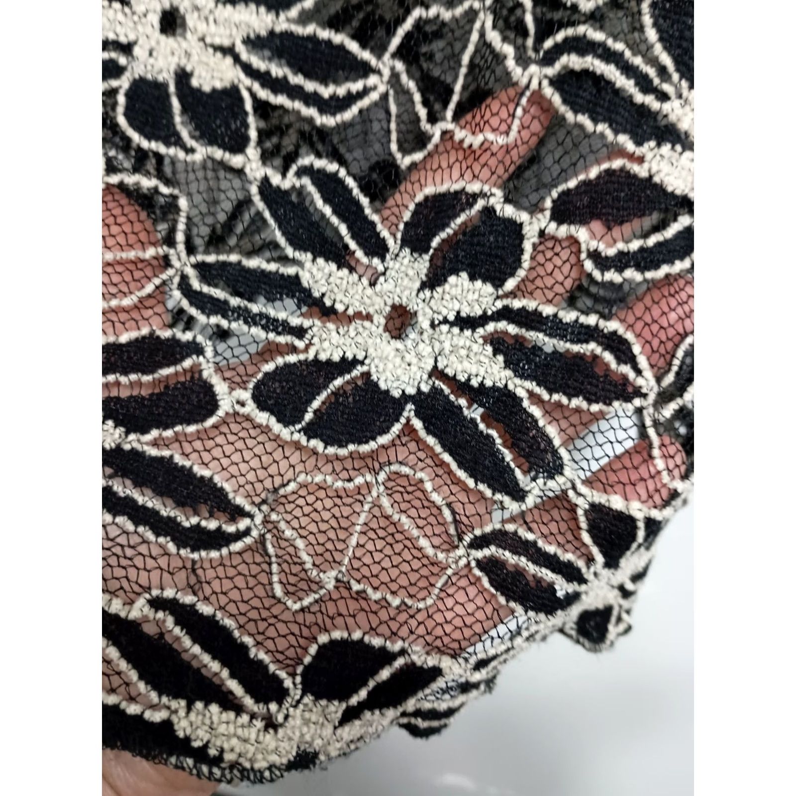 Vintage Y2K Young Essence Fairy Grunge Top Womens Large Black White Floral Sheer Lace V-Neck Pullover Long Sleeve Blouse Size L / US 10 / IT 46 - 3 Thumbnail