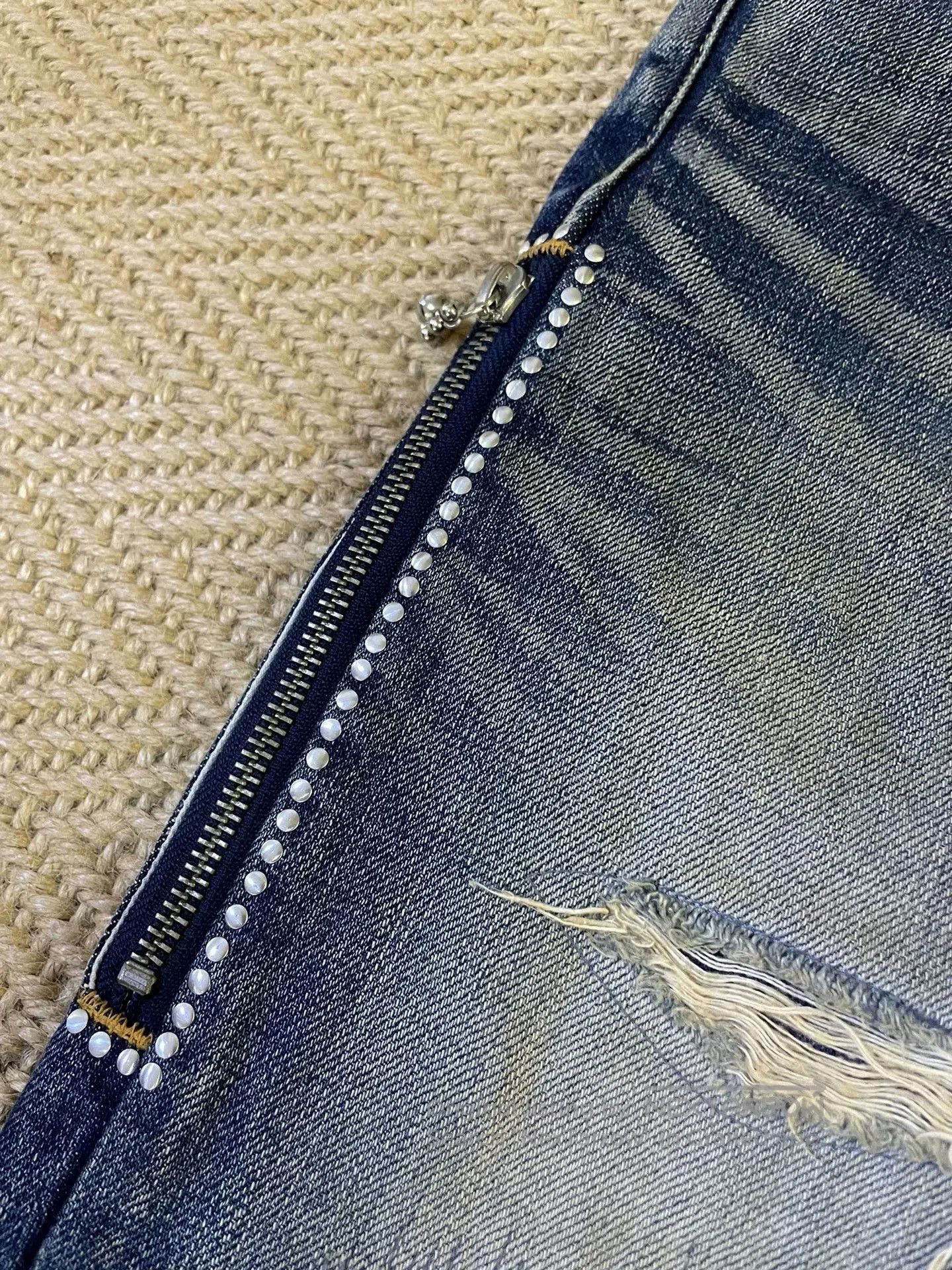 Vanquish vintage denim with distressed details. Size US 28 / EU 44 - 3 Thumbnail