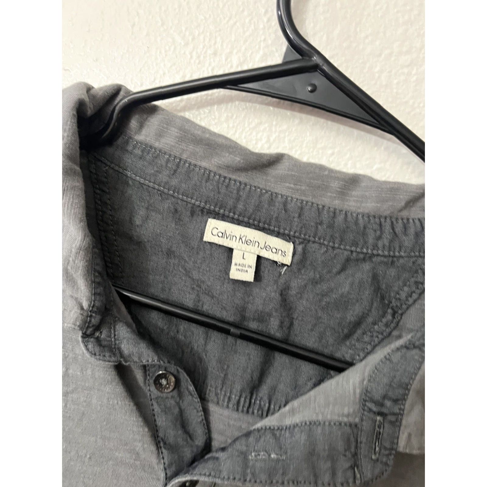 Calvin Klein Calvin Klein Polo Shirt Men’s Large Gray Short Sleeve Buttoned Calvin Klein Jeans Polo Men L Gray Solid Shirt Mens Size US L / EU 52-54 / 3 - 3 Thumbnail