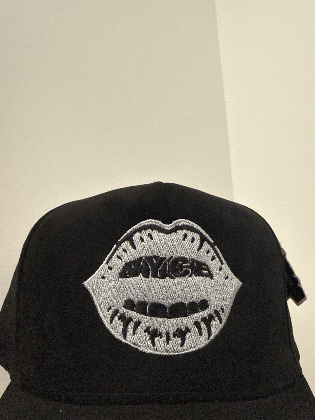 Other Vyce Los Angeles Lips Hat Size ONE SIZE - 3 Thumbnail