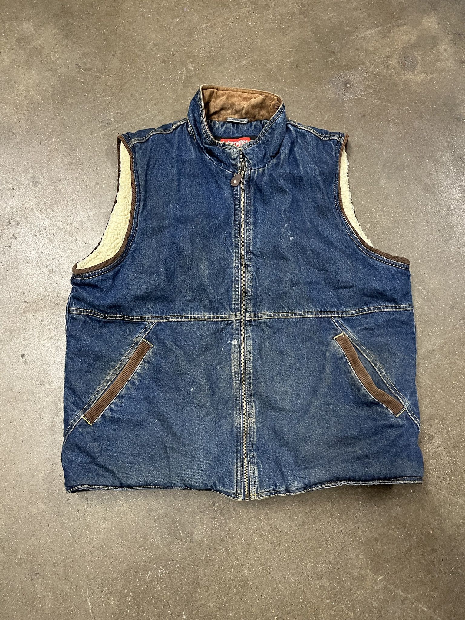 Vintage Vintage 1990s Wrangler Hero Denim Sherpa Lined Vest Size L Size US L / EU 52-54 / 3 - 1 Thumbnail
