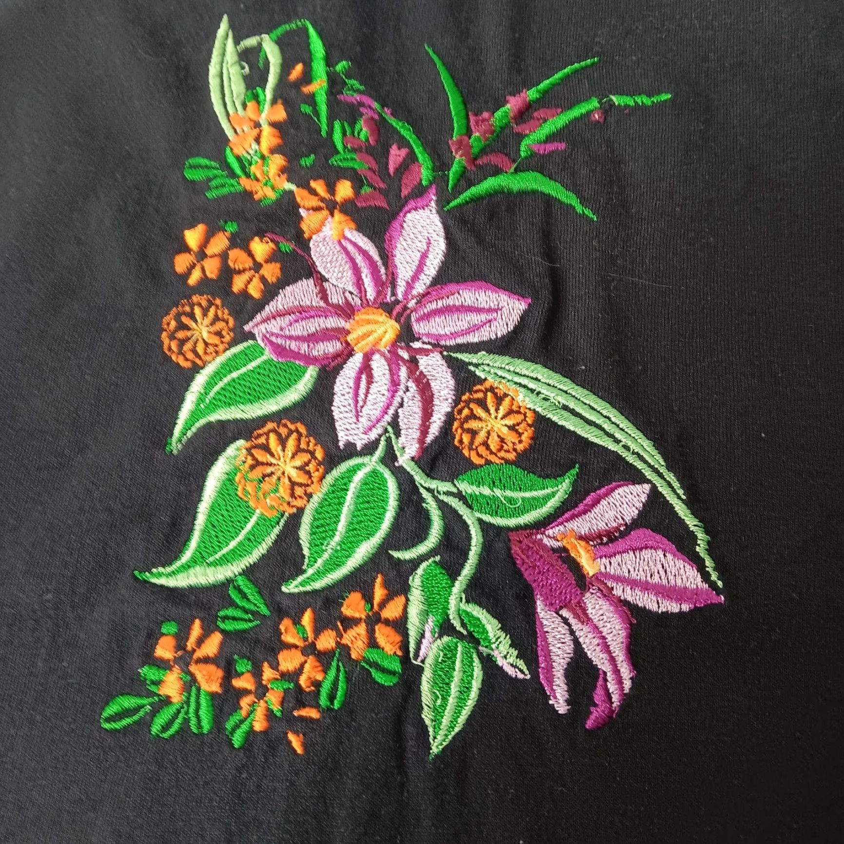 Jerzees VINTAGE Jerzees T-Shirt Women Small Black Floral Cottagecore Retro Casual USA Size S / US 4 / IT 40 - 2 Thumbnail