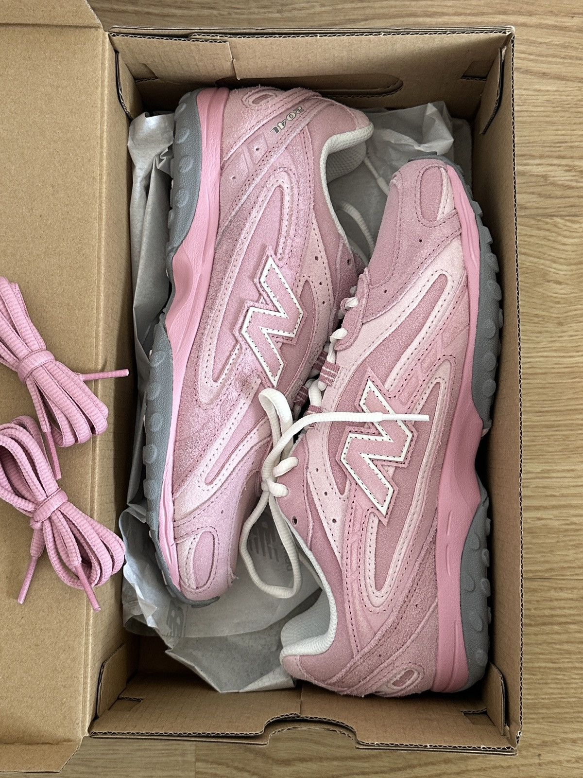 Pastel pink 204L New Balance suede sneakers