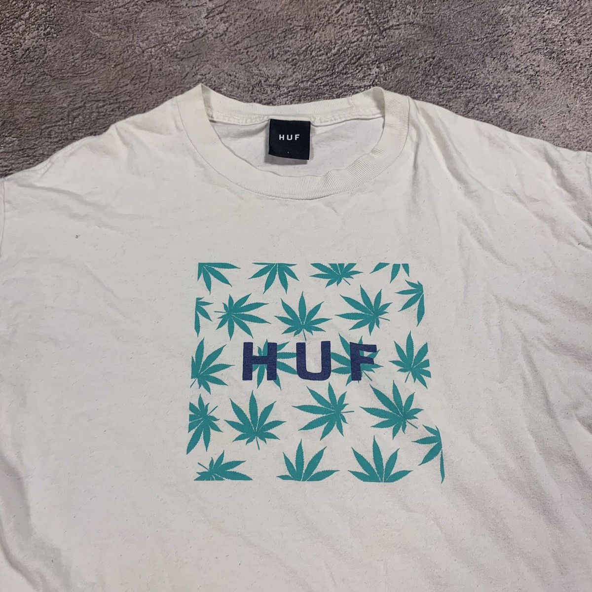 Vintage Vintage Y2K HUF Graphic Tee Weed Leaf Streetwear Skate L Size US L / EU 52-54 / 3 - 4 Thumbnail