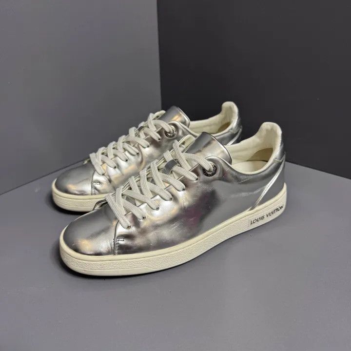 Louis Vuitton Stylish Metallic Low Sneakers 0079