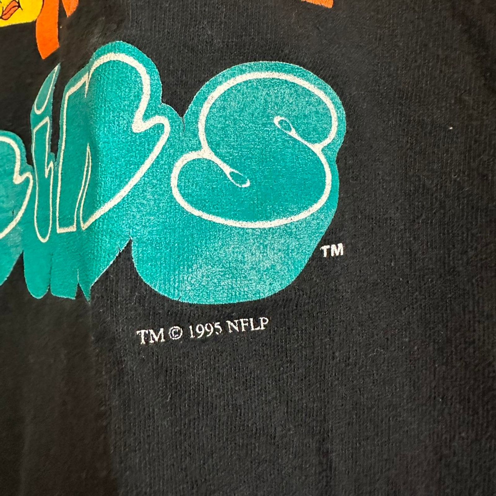Vintage Vintage 1995 Miami Dolphins Looney Tunes Shirt Size US L / EU 52-54 / 3 - 3 Thumbnail