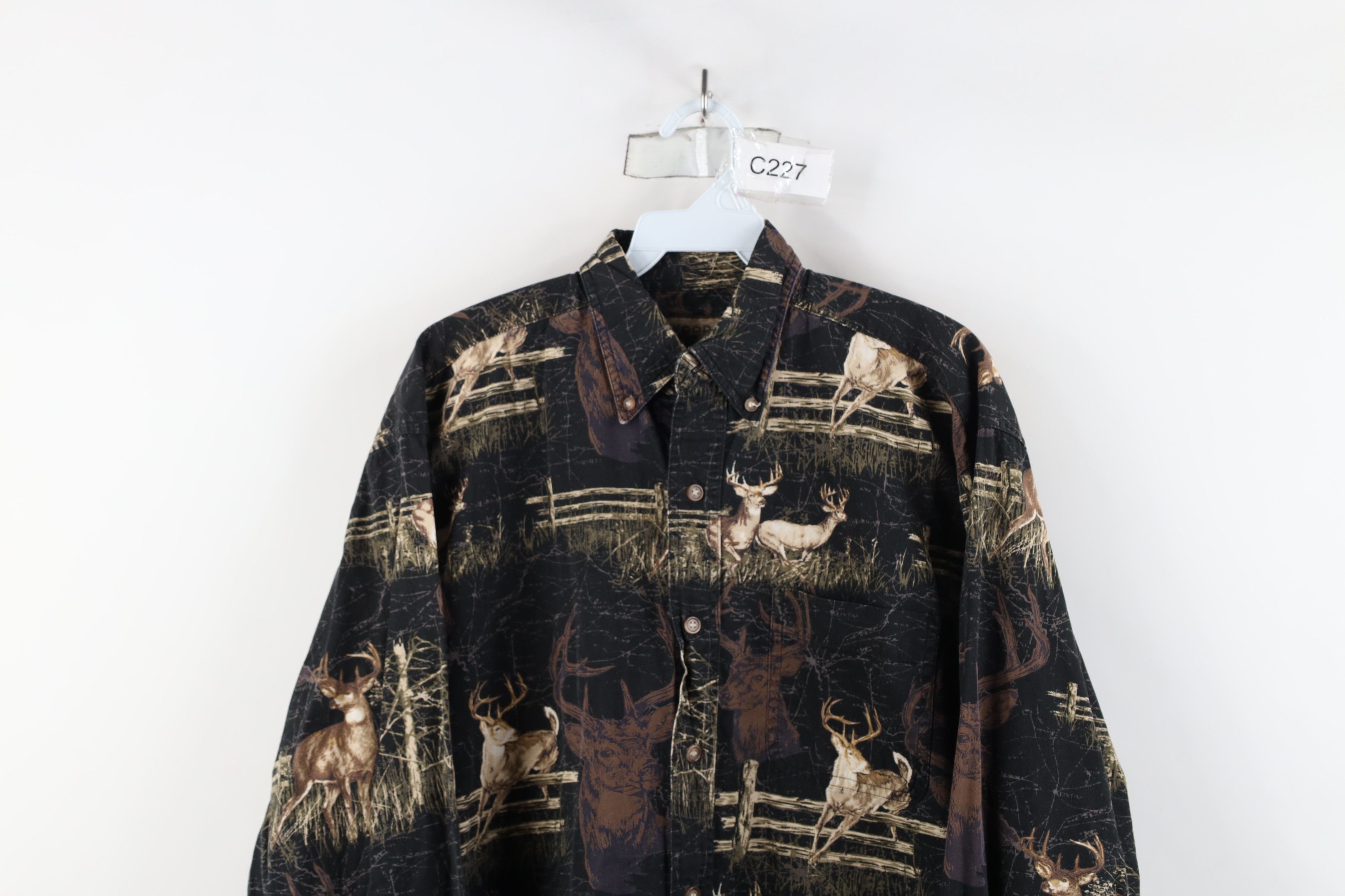 Vintage Vintage 90s Streetwear Deer Buck All Over Print Button Shirt Size US M / EU 48-50 / 2 - 2 Thumbnail