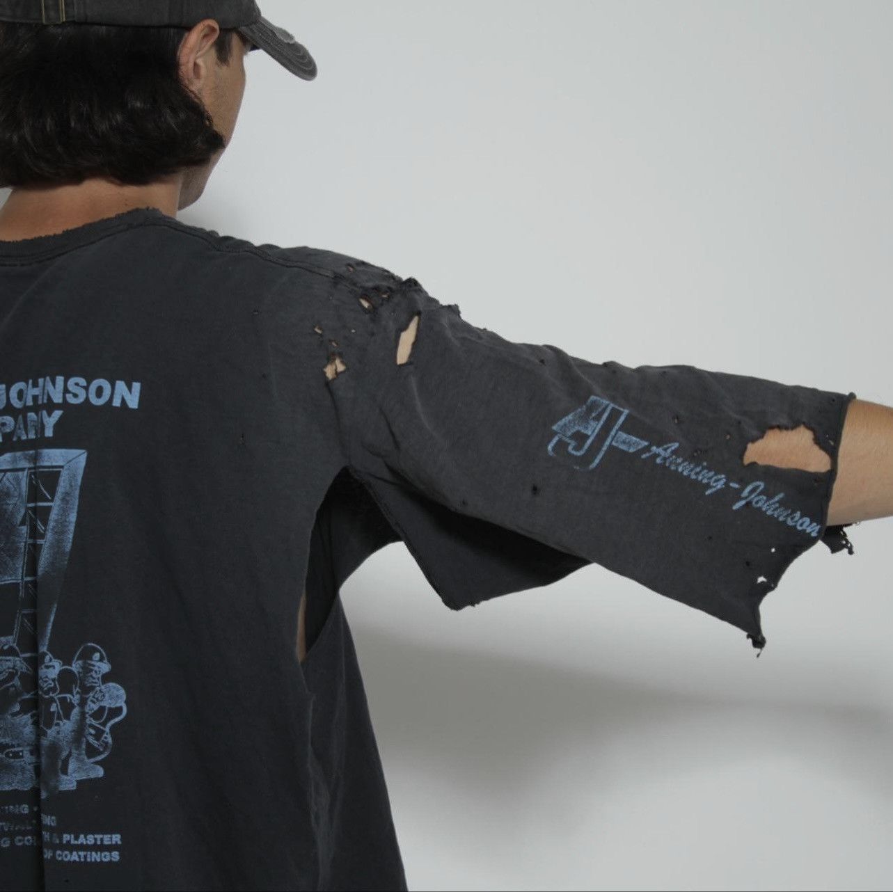 Vintage BLACK TRASHED AND DISTRESSED VINTAGE CONSTRUCTION SHIRT// Size US XL / EU 56 / 4 - 6 Thumbnail