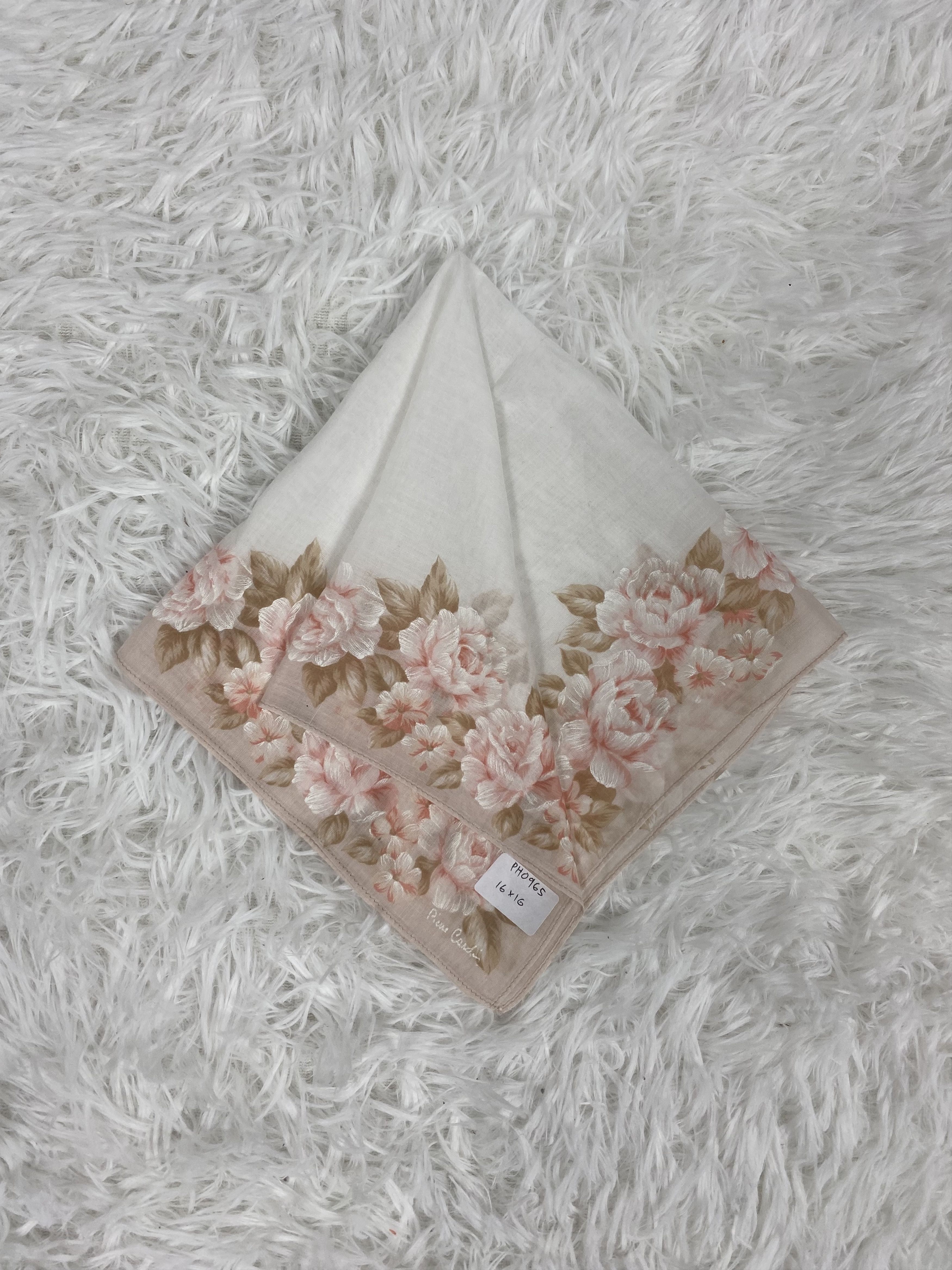 Pierre Cardin × Vintage Vintage Pierre Cardin Handkerchief Neckerchief PH0965 Size ONE SIZE - 1 Thumbnail