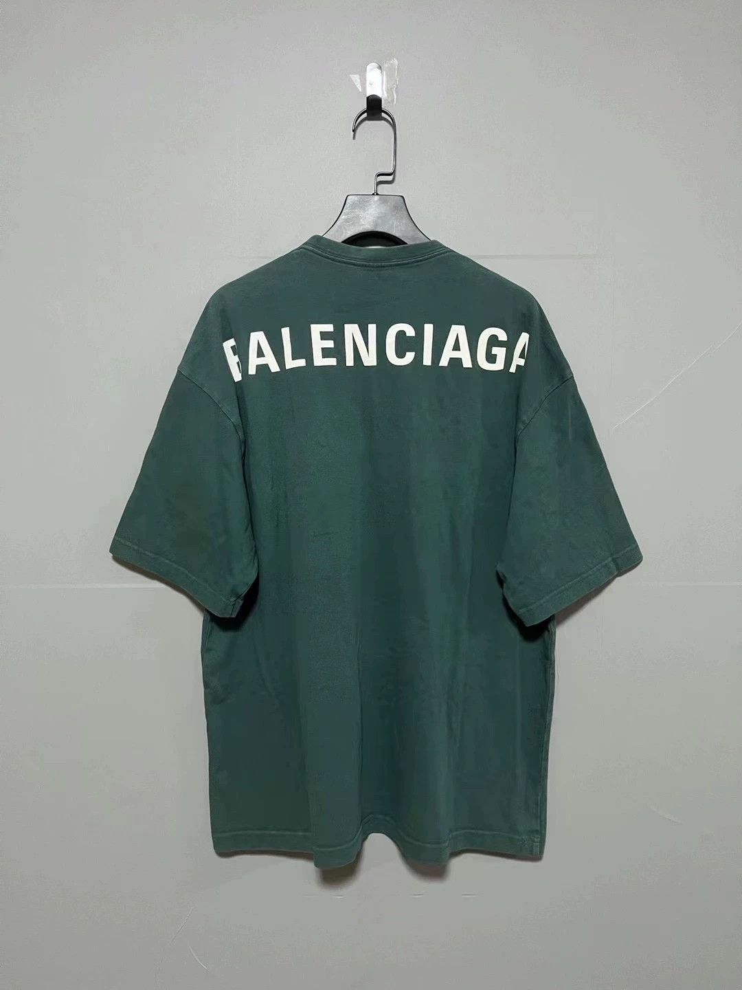 Balenciaga Balenciaga logo on the back short sleeved shirt Size US L / EU 52-54 / 3 - 1 Thumbnail