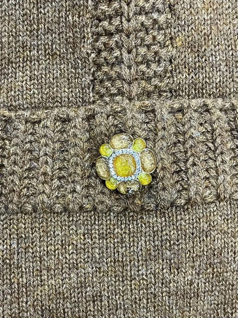 Chanel Chanel 24A brown V-neck floral diamond buckle knitted vest Size XS / US 0-2 / IT 36-38 - 3 Thumbnail