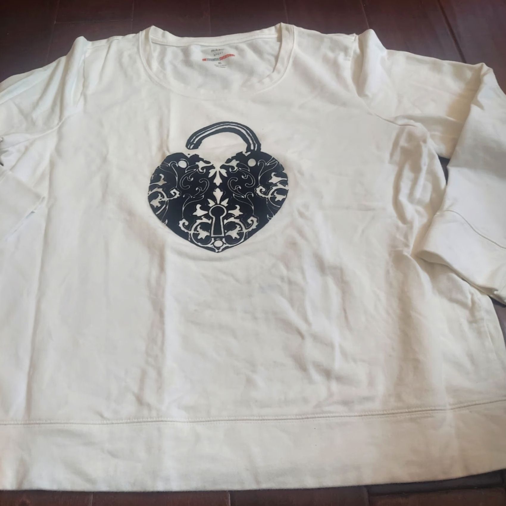 Vintage Style & Co. Sport Women's The Essential Heart Unlocked Print Sweatshirt XL White Cotton Pullover Long Sleeve Round Neck Gym & Training Womens Size XL / US 12-14 / IT 48-50 - 5 Thumbnail