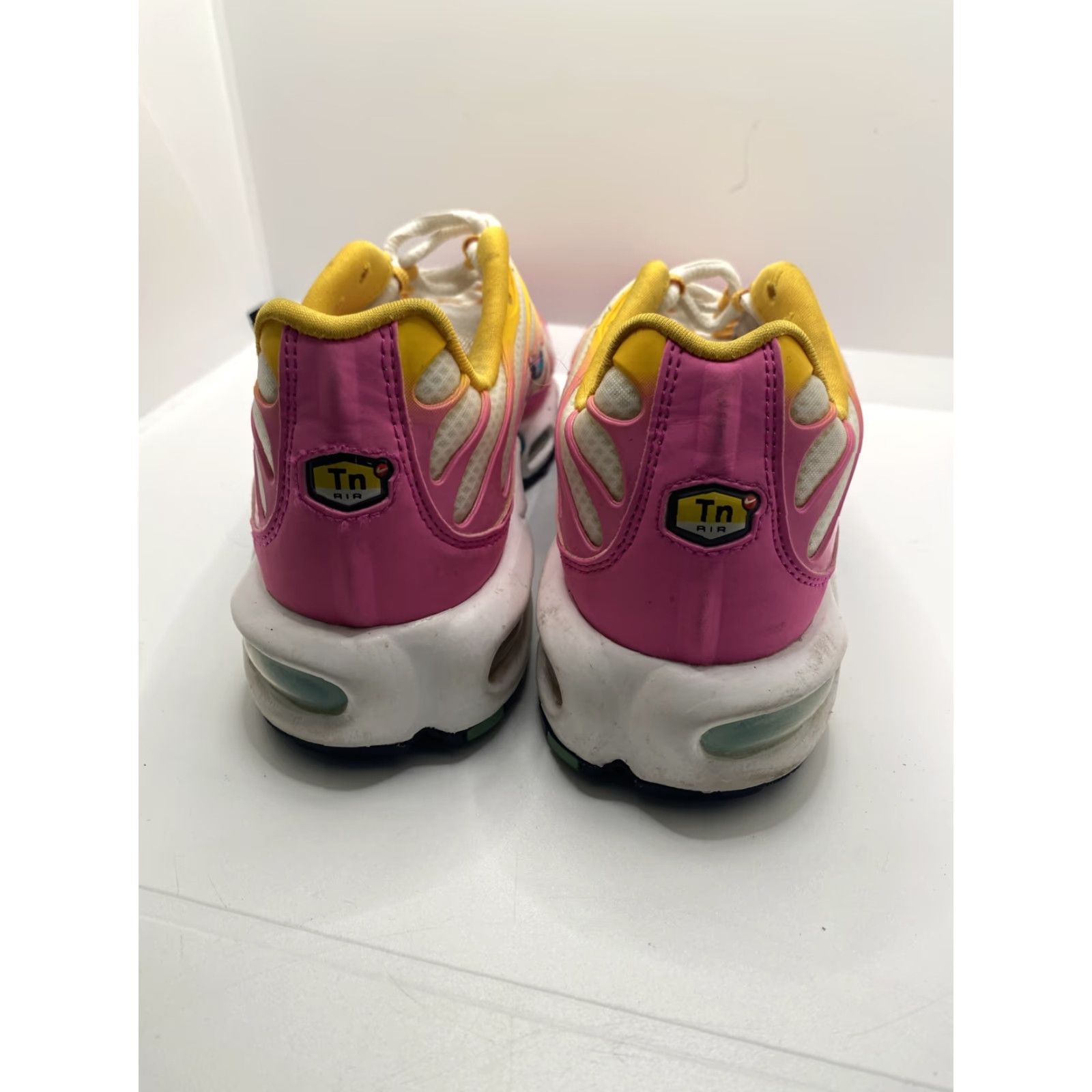 Nike VINTAGE Nike Air Max Plus White/Pink Tropical Twist CJ9922-100 Women's Vapormax Size US 5 / IT 35 - 3 Thumbnail