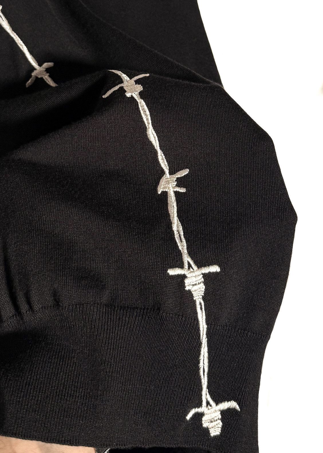 Alexander McQueen Alexander McQueen Barbed Wire Embroidery V-neck Wool Sweater Size US L / EU 52-54 / 3 - 3 Thumbnail