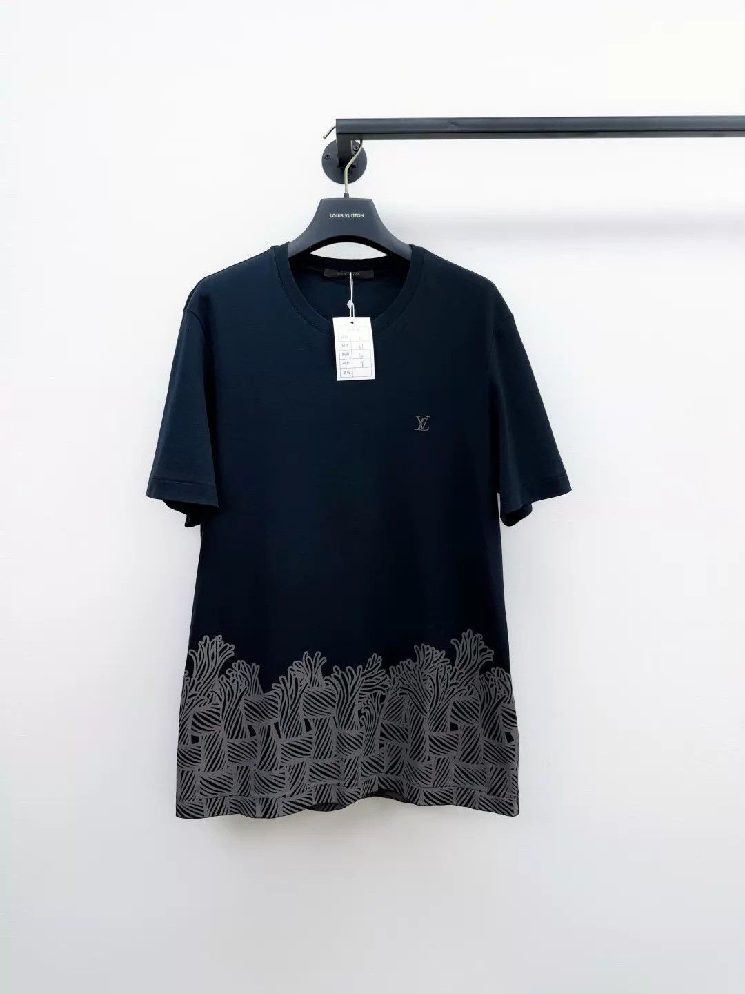 Louis Vuitton Louis Vuitton Color Blocked Short Tee L worn 2x Size US L / EU 52-54 / 3 - 1 Thumbnail