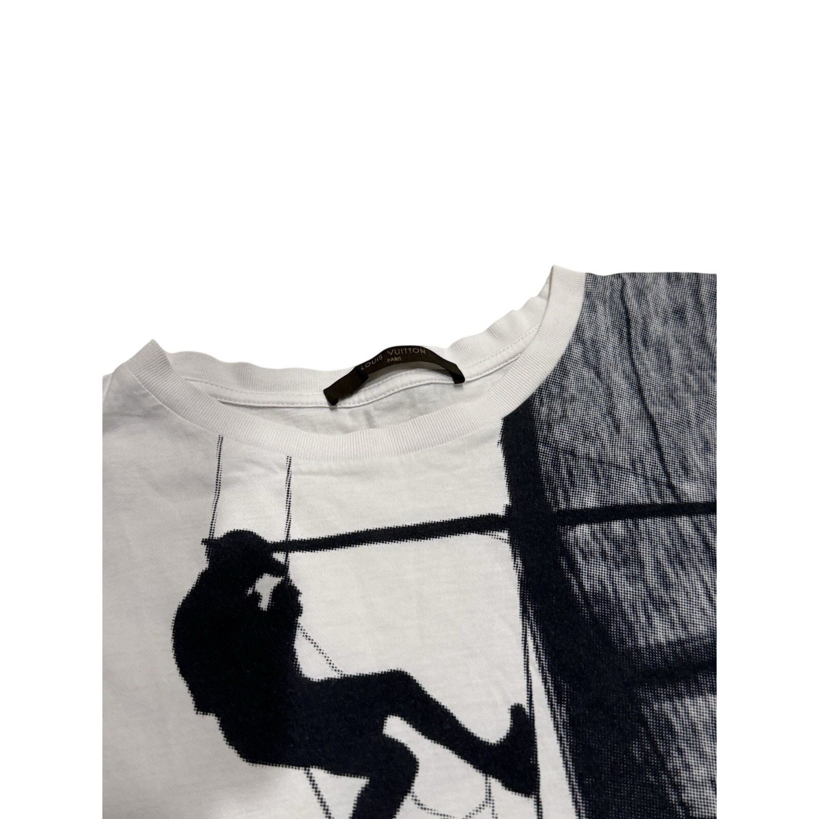 Louis Vuitton Louis Vuitton White x Navy Scaffolding Climbing Man T-Shirt Size US S / EU 44-46 / 1 - 3 Thumbnail