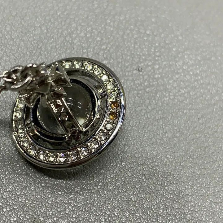 Vivienne Westwood Vivienne Westwood Saturn Pendant Necklace in Silver Size ONE SIZE - 5 Thumbnail