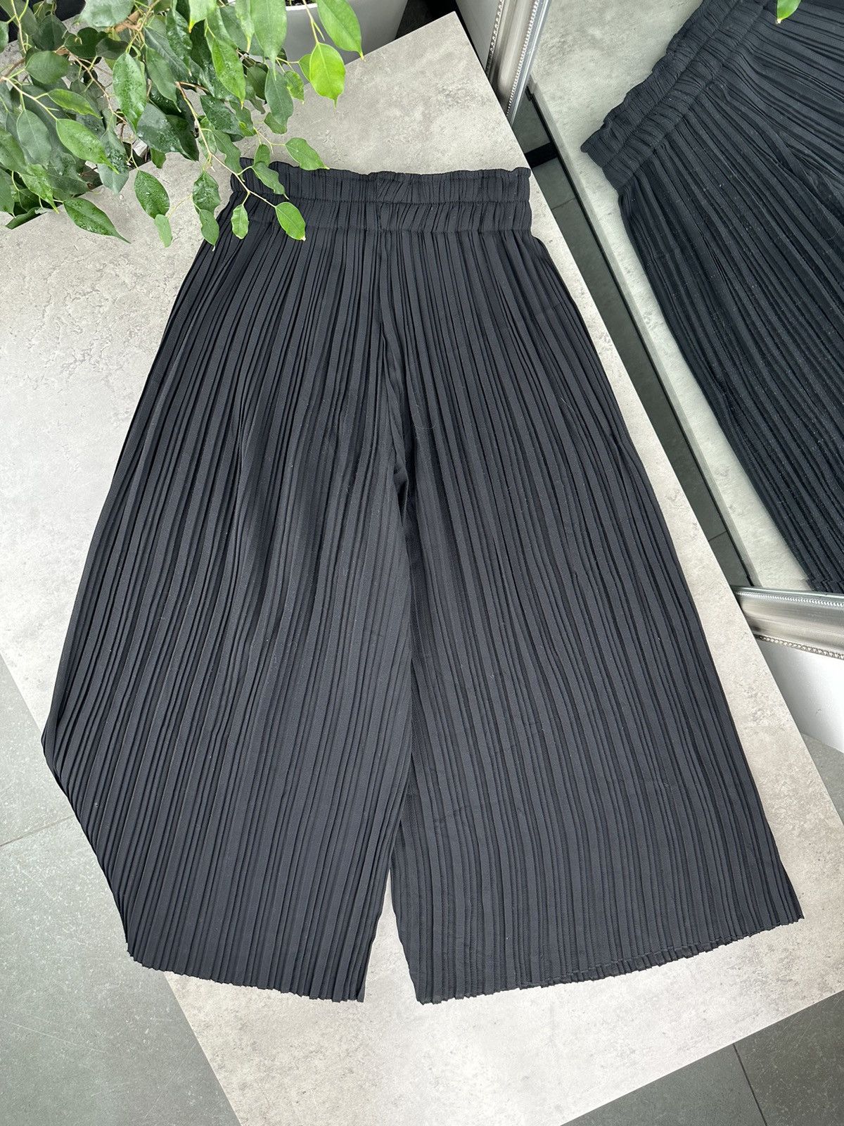 image of Avant Garde x Issey Miyake Vintage Cropped Pleated Pants Issey Style in Black, Men's (Size 28)
