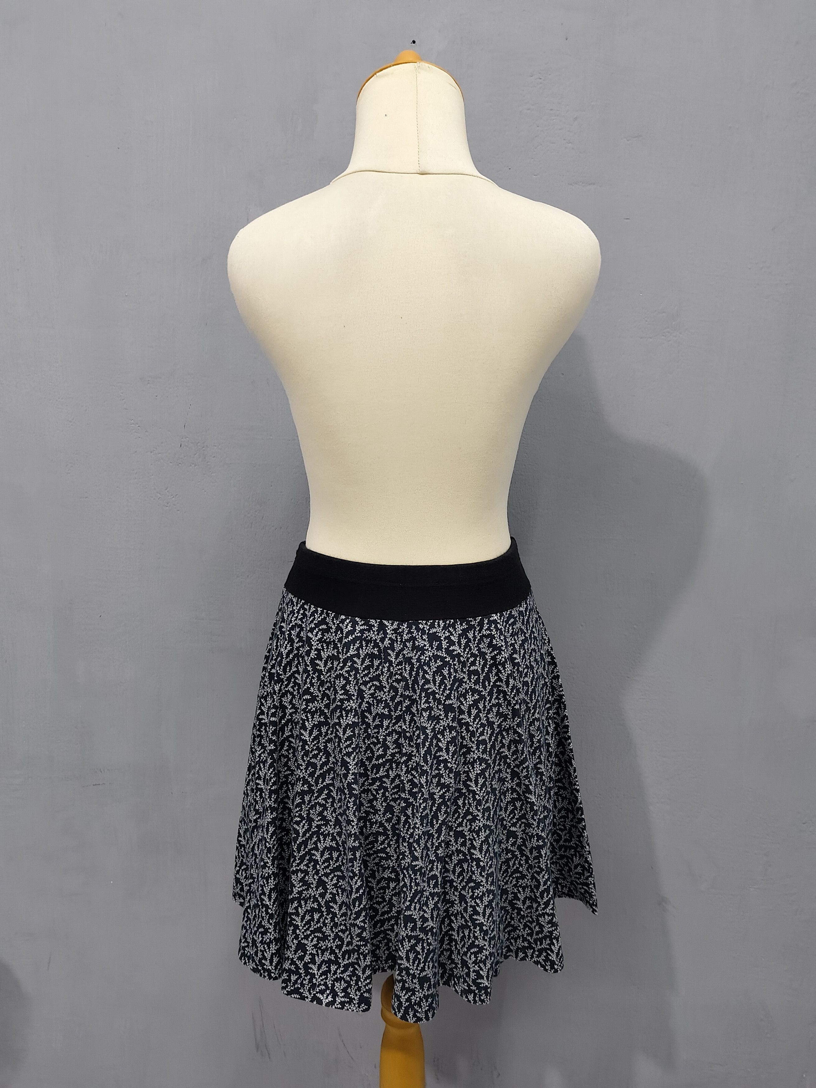 agnes b. DOPE💥Agnes B 💥 Florals Art Mini Skirt Size 30" / US 8 / IT 44 - 3 Thumbnail