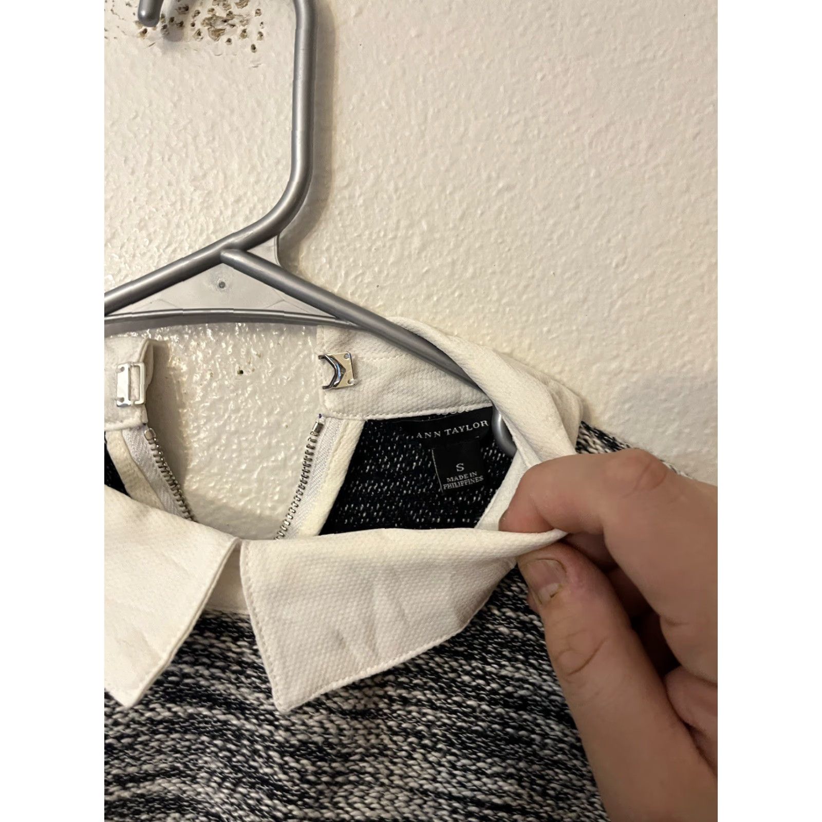 Ann Taylor Ann Taylor Blouse Shirt S Small Gray 3/4 Sleeve Cotton Blend Collared Long Sleeve Ladies Womens Vintage No (adjust to rules) Size S / US 4 / IT 40 - 3 Thumbnail