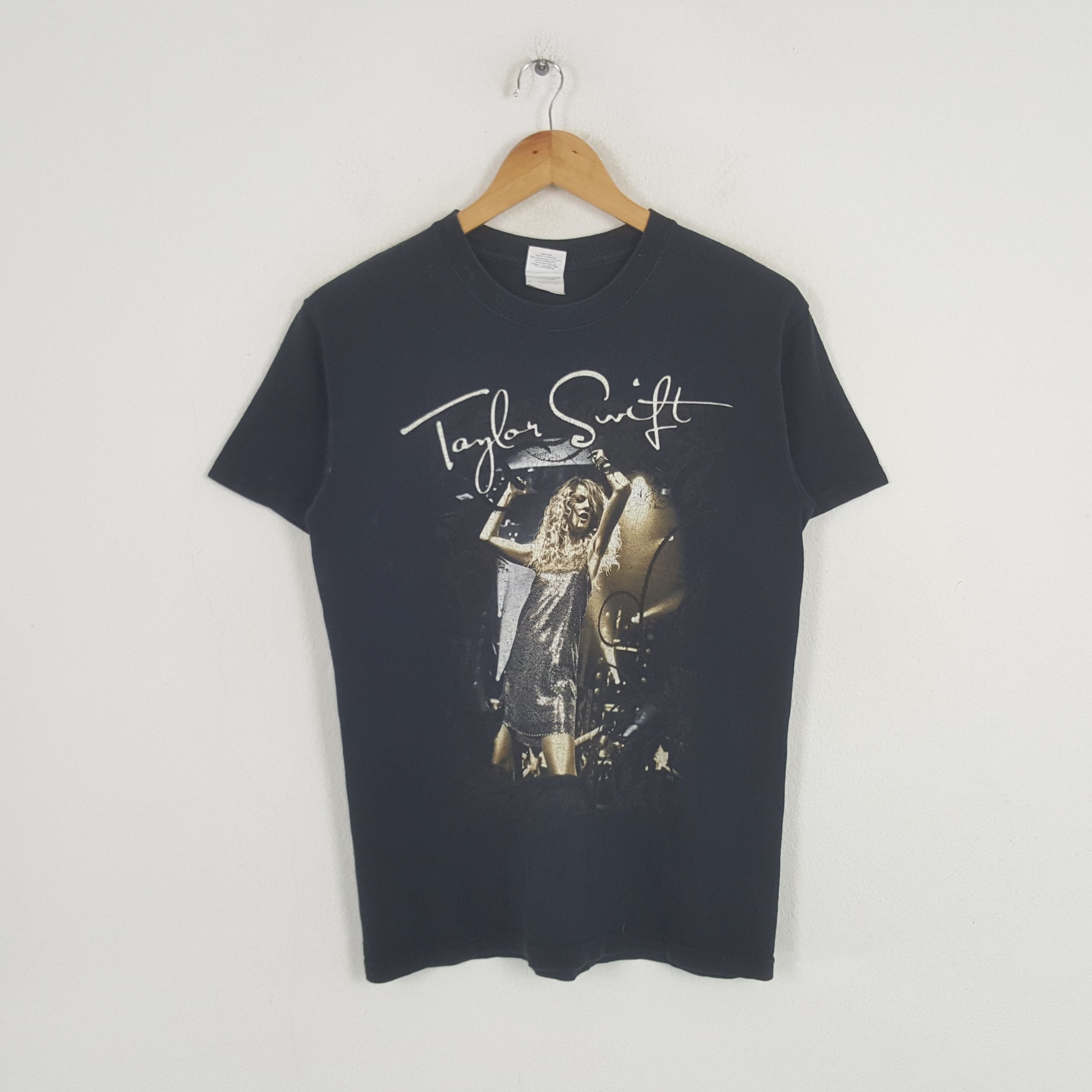 Vintage Vintage Taylor Swift American Solo Singer Tshirt C285N66 Size US S / EU 44-46 / 1 - 1 Thumbnail
