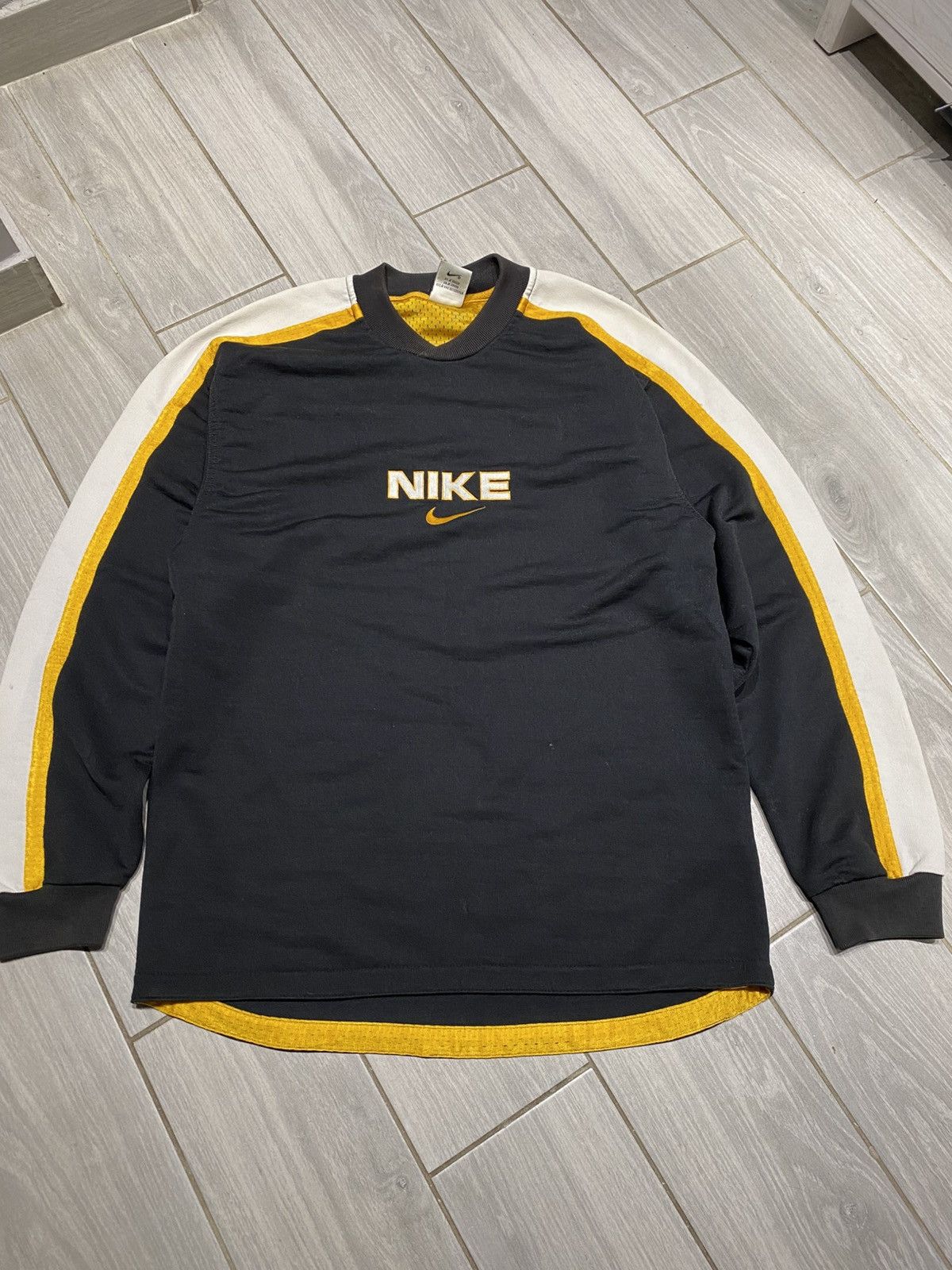 Nike Vintage 90's Nike Sweatshirt Crewneck Rare Center Swoosh Y2K Size US S / EU 44-46 / 1 - 1 Thumbnail