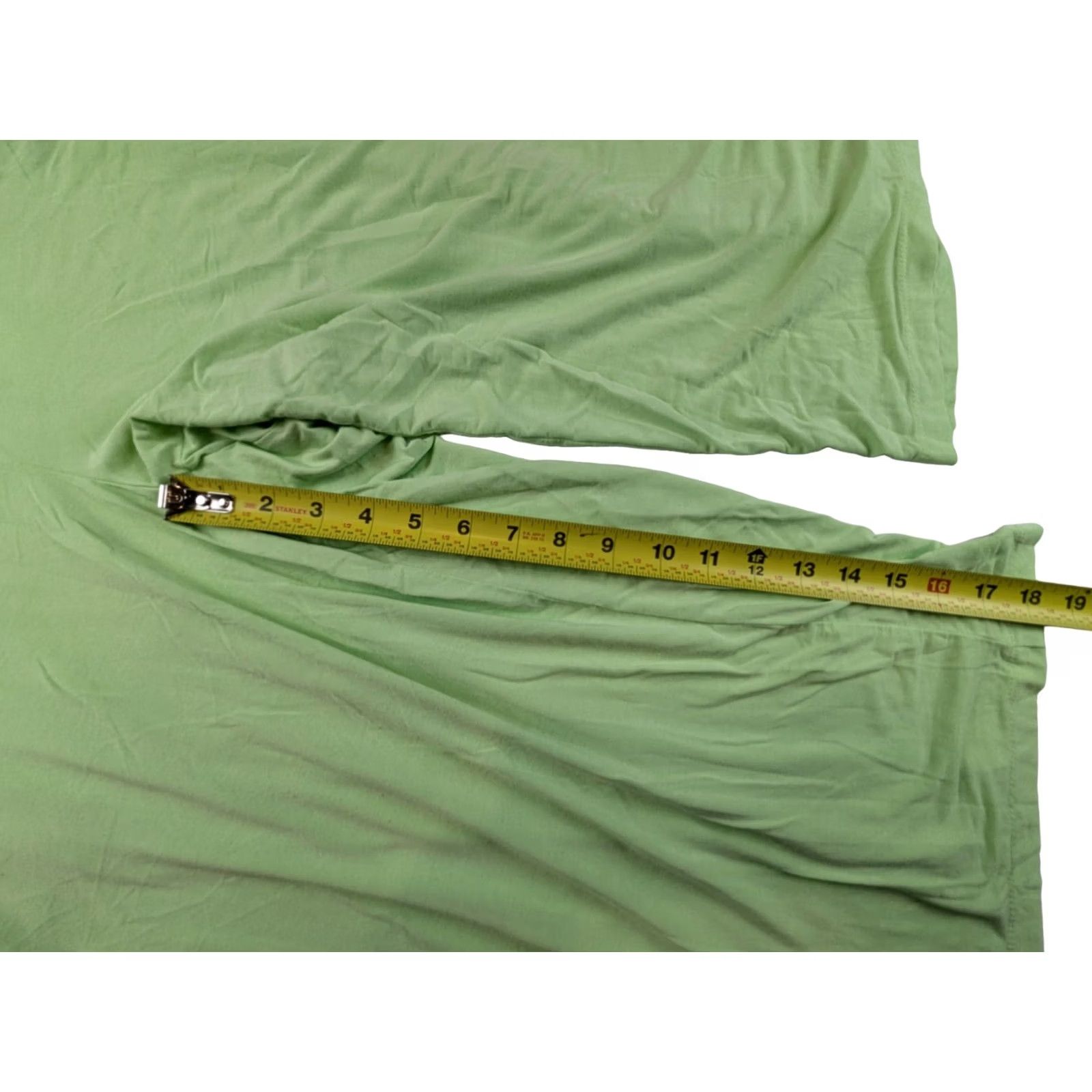 Torrid Torrid Shorts Green Size 2 Solid Pull On Gartered Lightweight Bermuda Preppy Womens Size 26" / US 2 / IT 38 - 6 Thumbnail