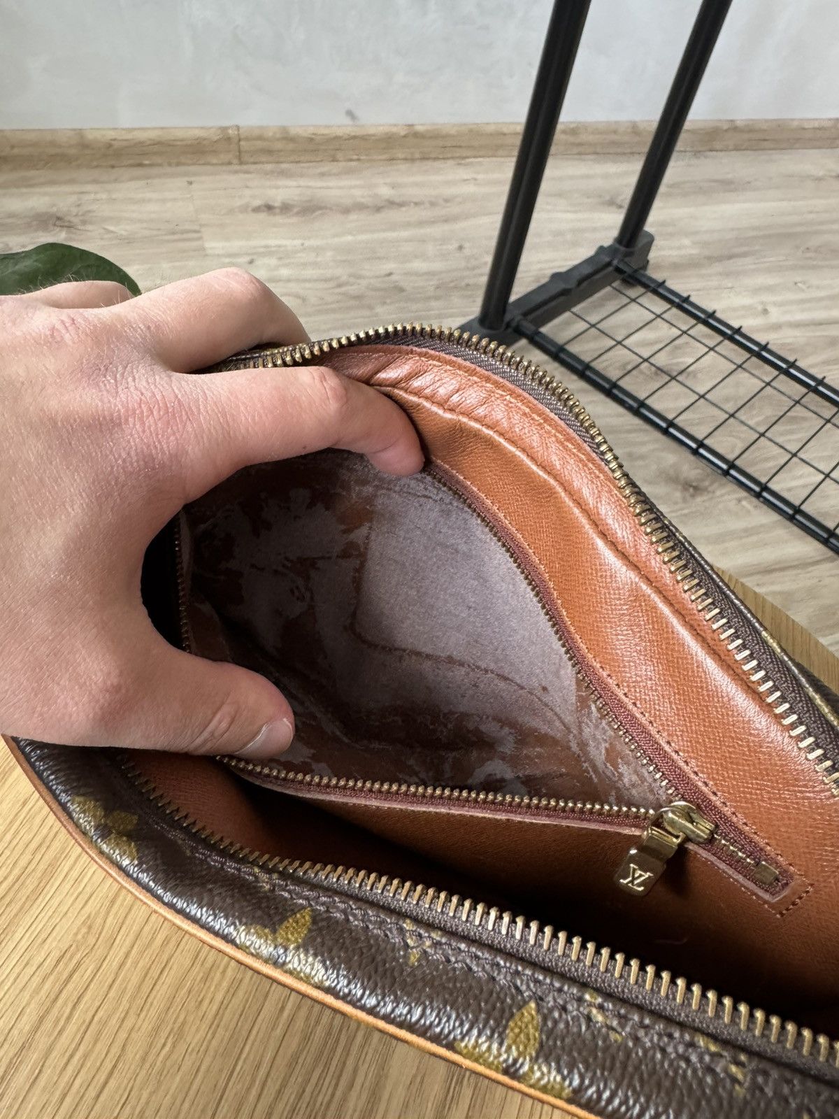 Louis Vuitton Louis Vuitton Brown Monogram Clutch Bag Size ONE SIZE - 11 Thumbnail