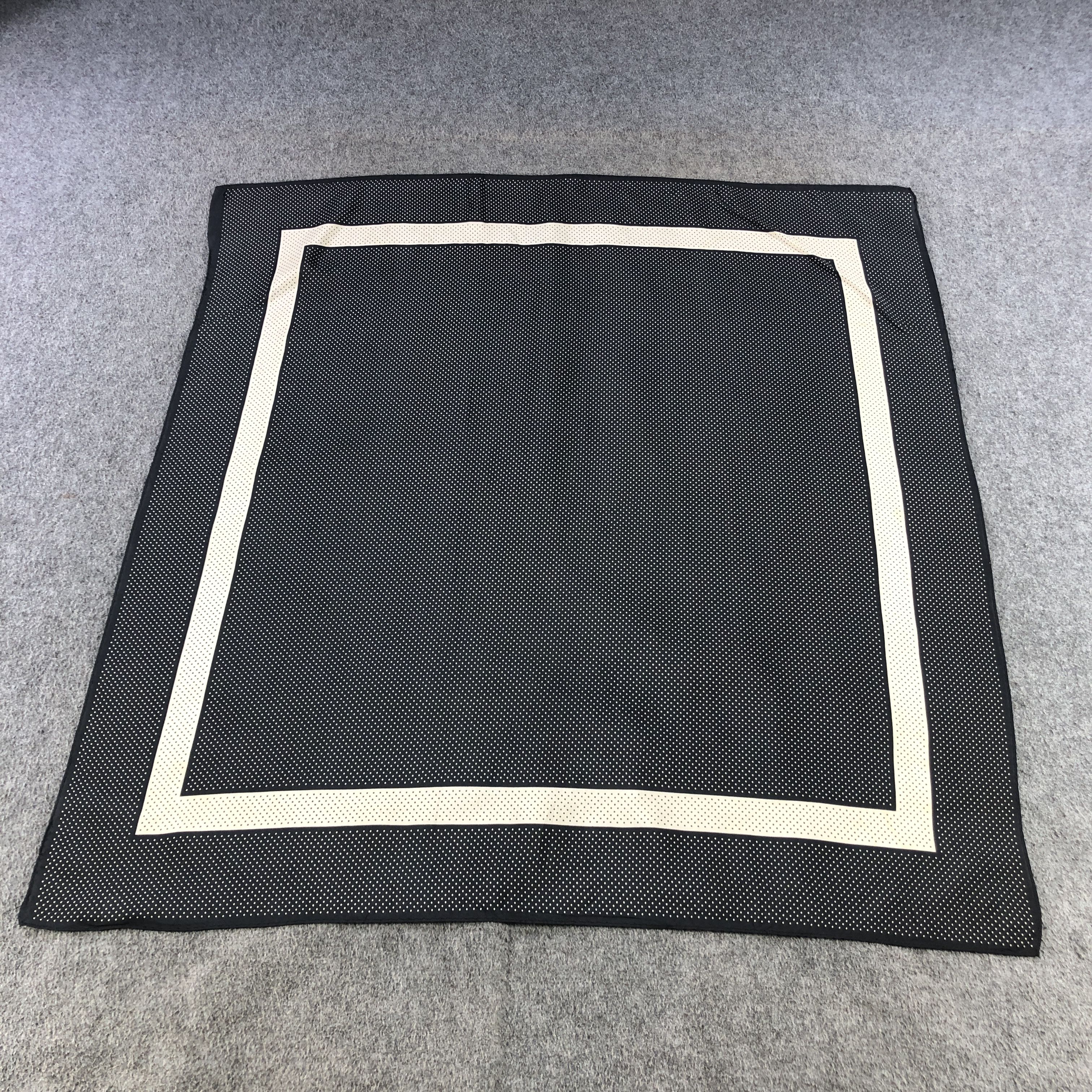 Japanese Brand Vintage Luxury Polka Dots Silk Scarf M1274 Size ONE SIZE - 2 Thumbnail