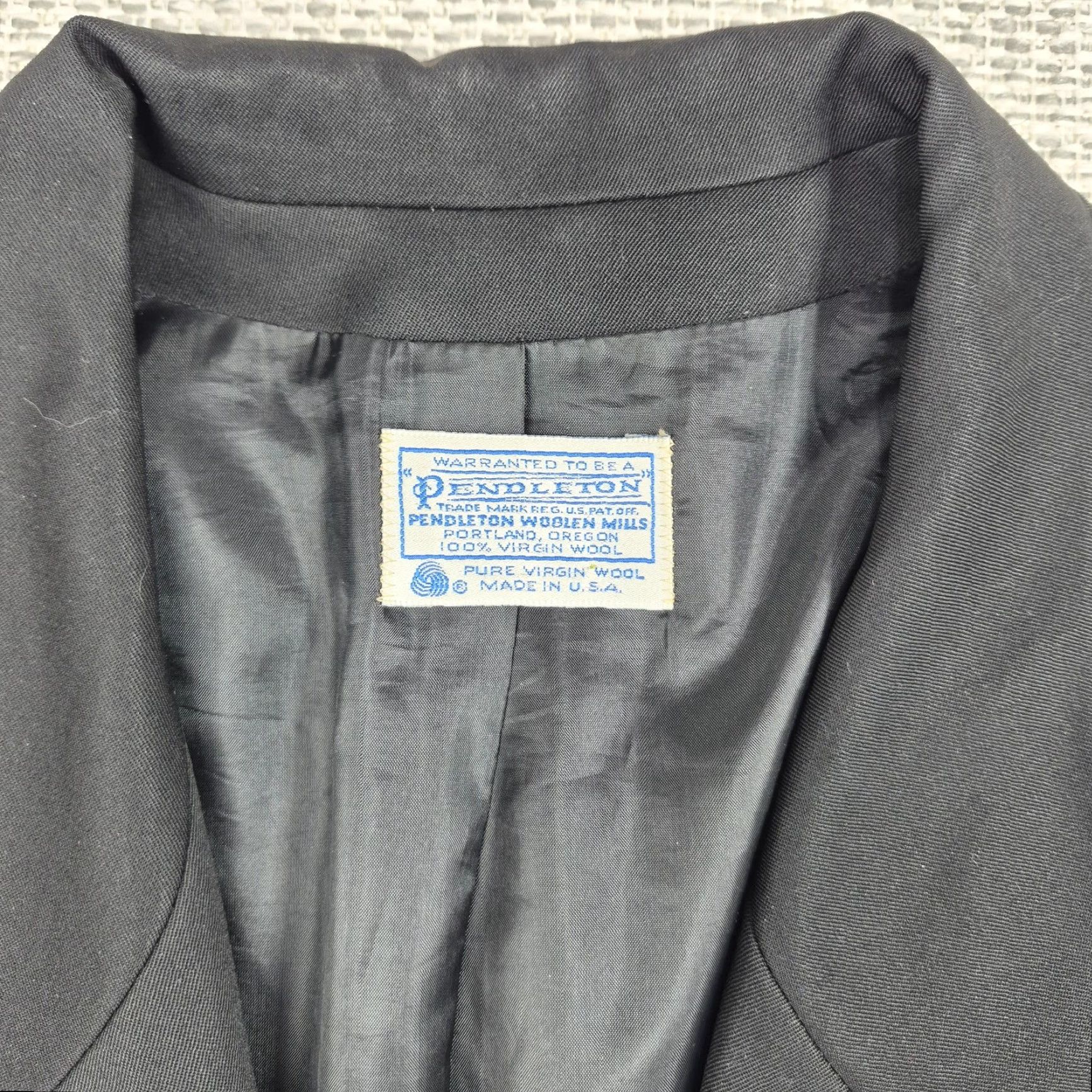 Pendleton VINTAGE Pendleton Black Wool Sport Coat Blazer Womens 24W Plus Notch Lapel One-Button Single-Breasted Lined Tailored Dry Clean Only Men? Size 4XL / US 24-26 - 4 Thumbnail
