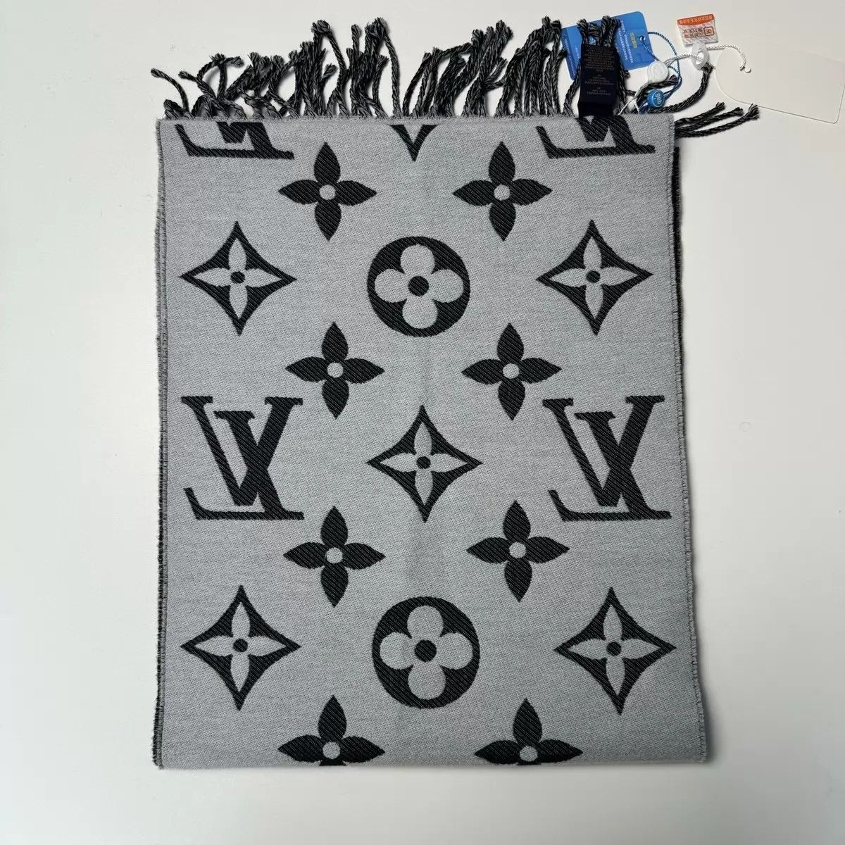Louis Vuitton LV 97 New Black Gray All-Over Logo Wool Scarf Size ONE SIZE - 6 Thumbnail