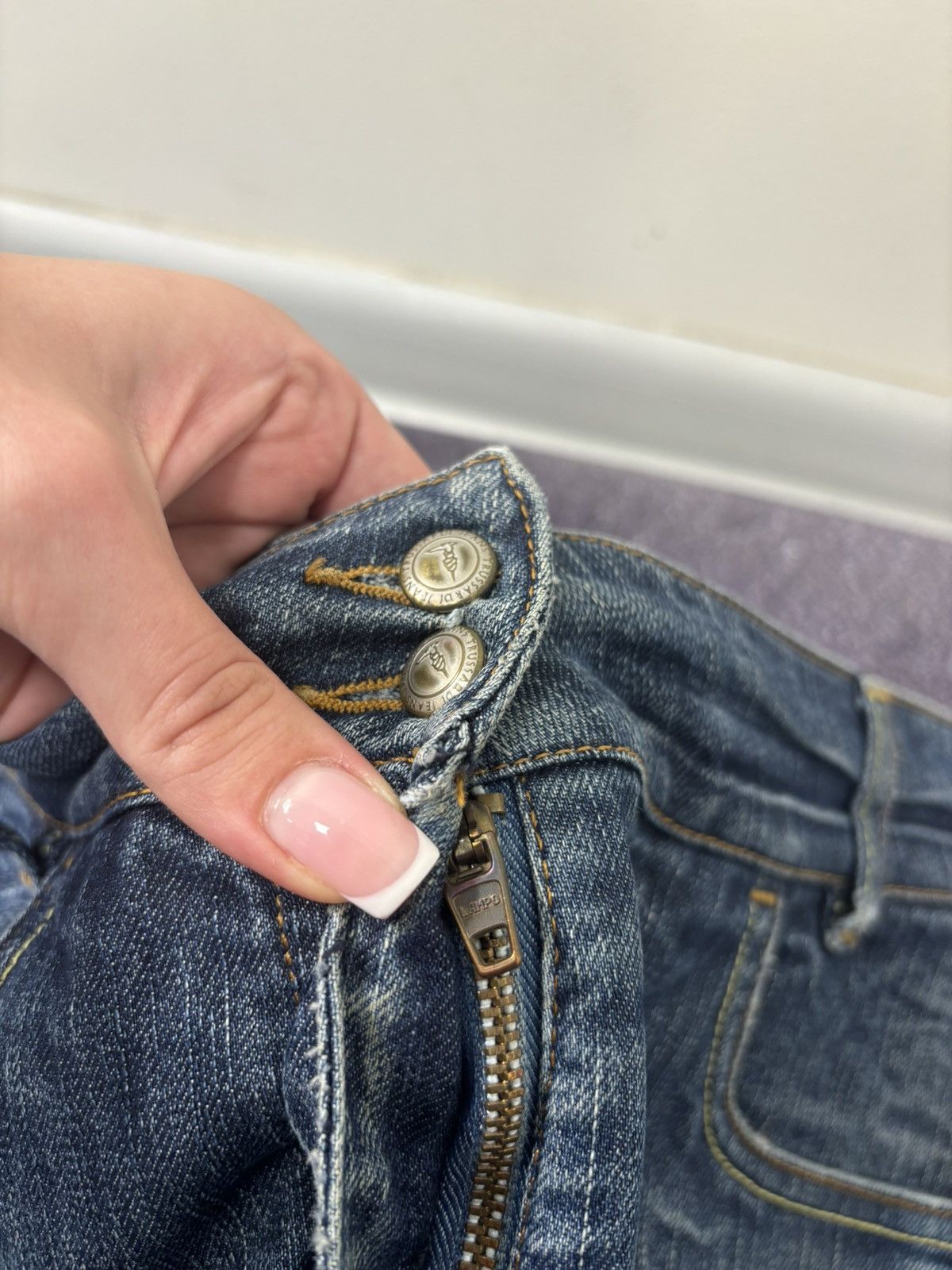 Trussardi Vintage Trussardi Women’s Bottoms Zip Faded Blue Denim Jeans Size 31" - 11 Thumbnail