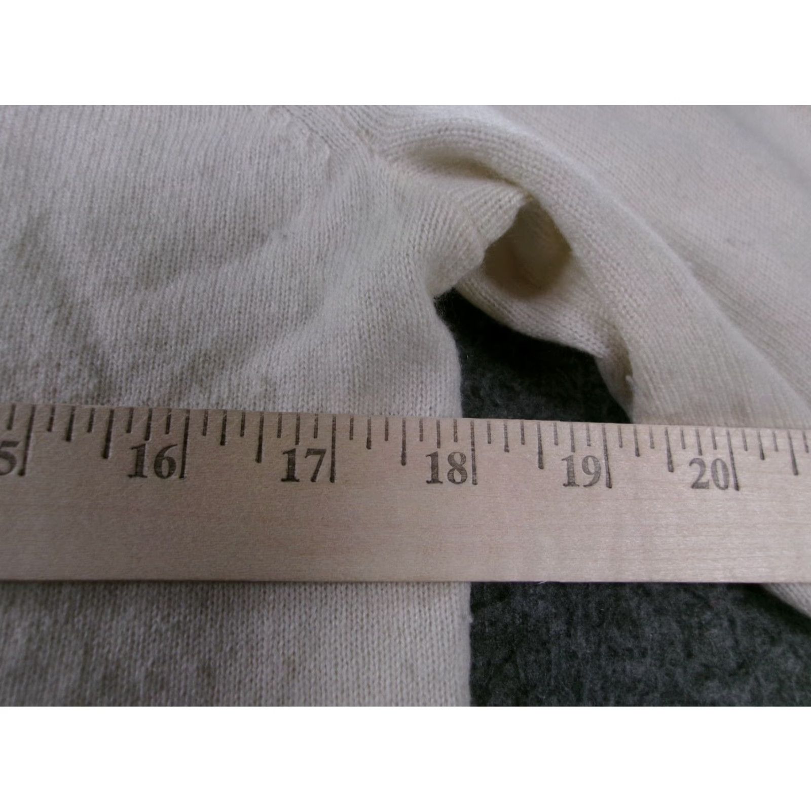 Everlane Everlane Crewneck Sweater Womens S Ivory Cashmere Blend Long Sleeve Pullover Ribbed Hem Casual 90s Theme: Classic Womens (no 90s actually) Size S / US 4 / IT 40 - 3 Thumbnail