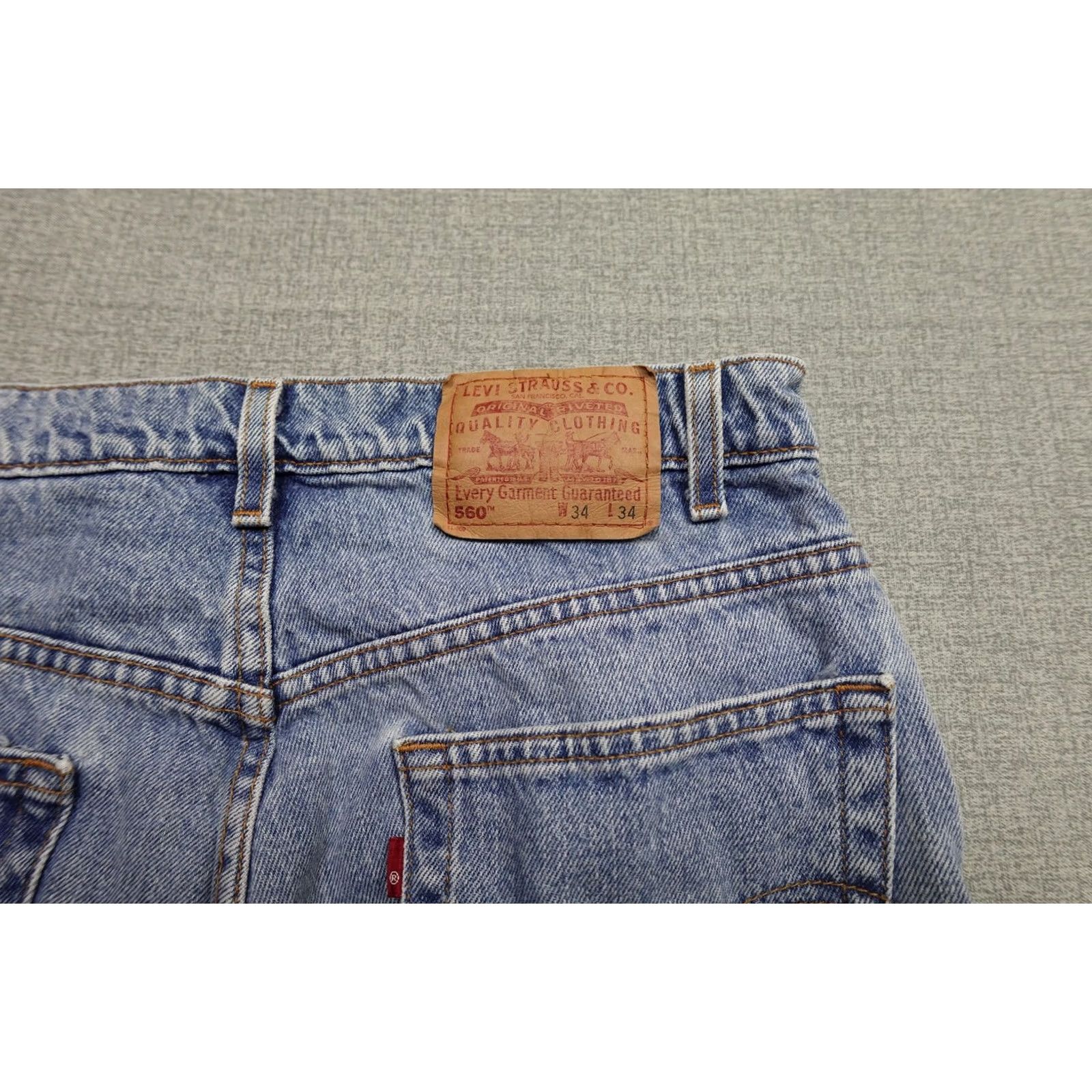 Levi's Vintage Levi's 560 Loose Fit Jeans Mens 34x34 Light Wash Denim Baggy Blue Light Wash Denim Jeans 560 Medium Mens Size US 34 / EU 50 - 2 Thumbnail