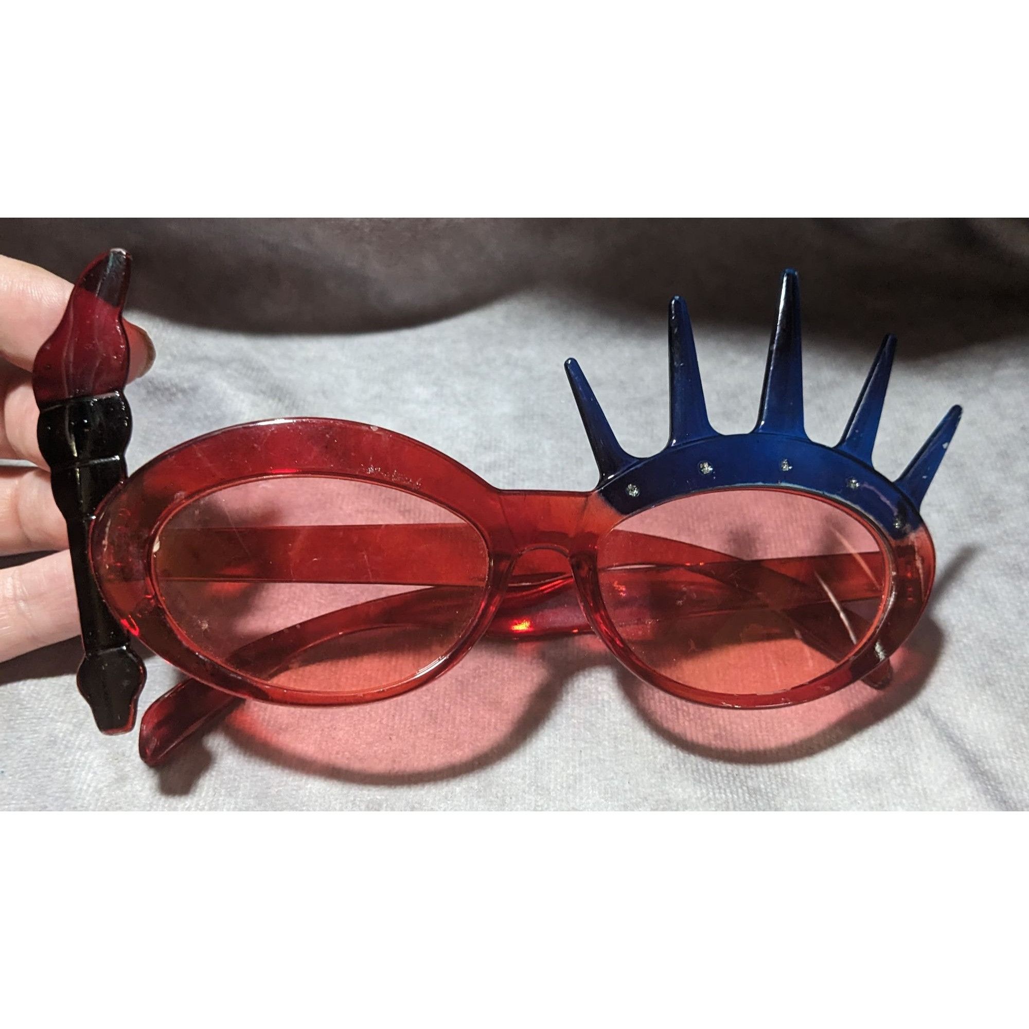 Other Lady Liberty Red And Blue Fashion Sunglasses Size ONE SIZE - 9 Thumbnail