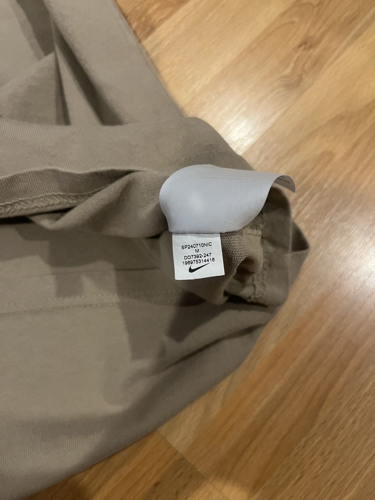 Nike Nike Tee Size M Loose Fit Khaki Size US M / EU 48-50 / 2 - 5 Thumbnail