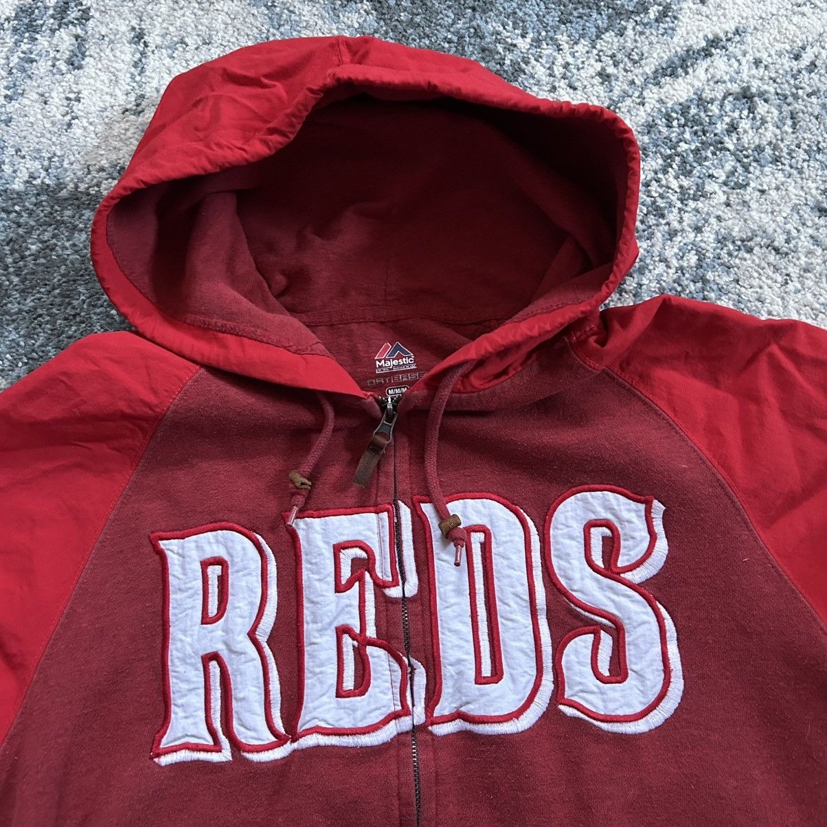 Majestic 2015 CiNCiNNATi REDS FULL ZiP HOODED SPRiNG TRAiNiNG JACKET Size US M / EU 48-50 / 2 - 2 Thumbnail