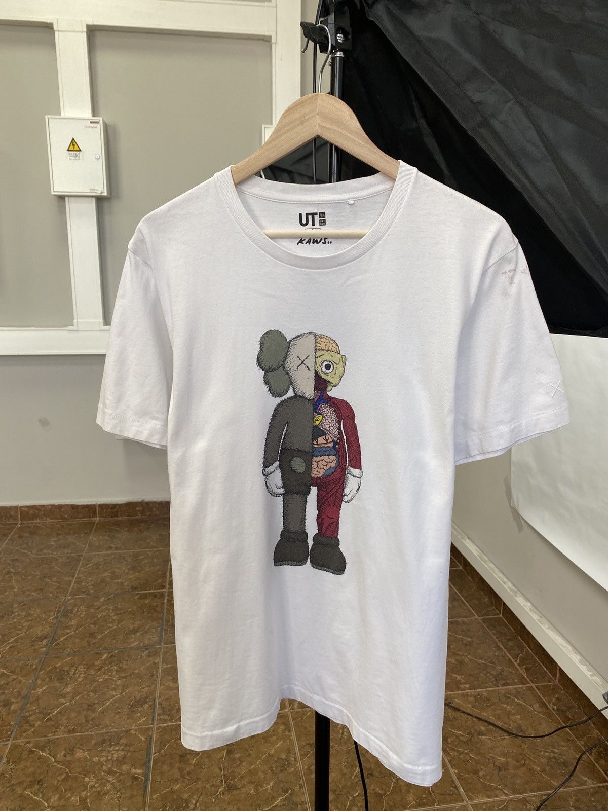 Kaws × Uniqlo 🇺🇸 Y2K Uniqlo Kaws T-Shirt Rare Retro Size US L / EU 52-54 / 3 - 1 Thumbnail