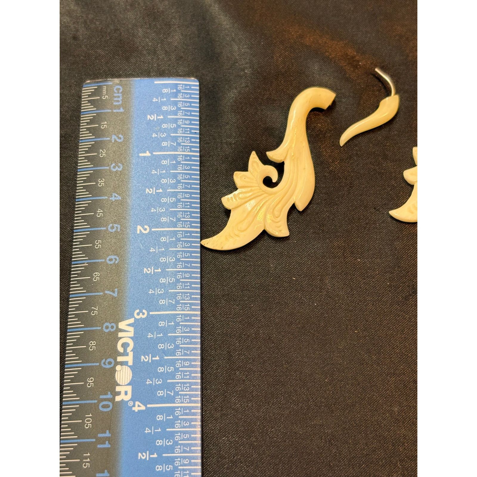 Other Carved Bone Tribal Scroll Earrings 3.25 in Long 14 g Size ONE SIZE - 3 Thumbnail