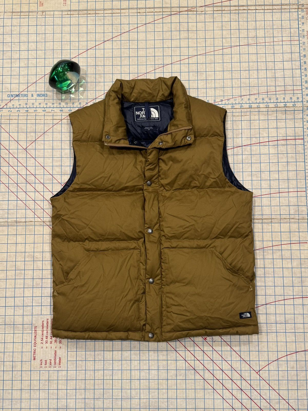 The North Face The North Face Goldish Brown Puffer Vest Mens Size Medium Size US M / EU 48-50 / 2 - 2 Thumbnail