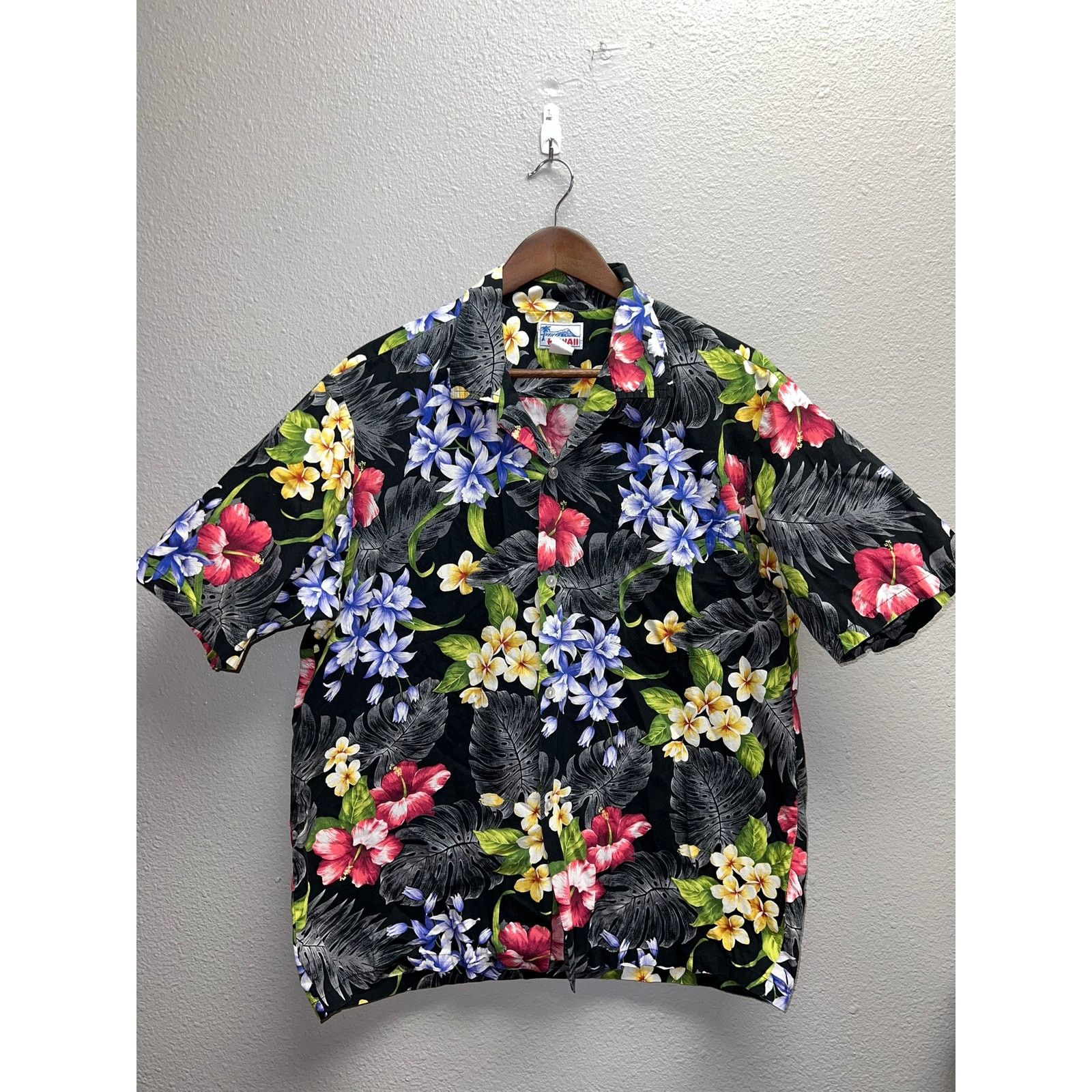 Vintage Vintage Hawaii Button Down Shirt Hawaiian Black Floral Tee Size US L / EU 52-54 / 3 - 1 Thumbnail