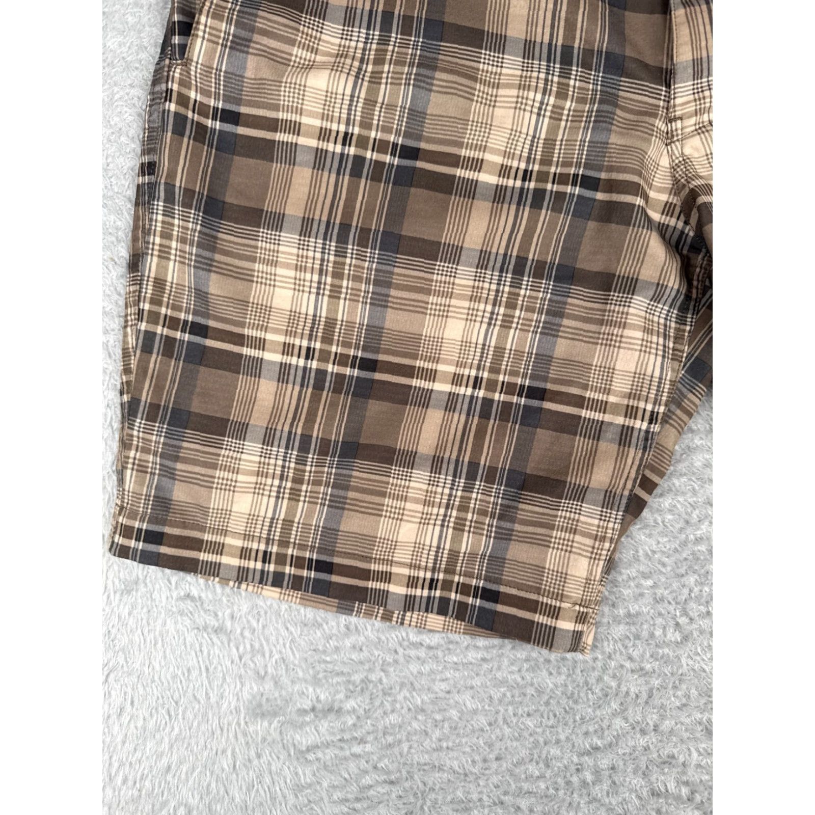 The North Face VINTAGE The North Face Cargo Shorts Men Beige Plaid 38 Polyester Blend Inseam 10 in Zip Pocket Logo Casual All Season Mens Size US 38 / EU 54 - 3 Thumbnail