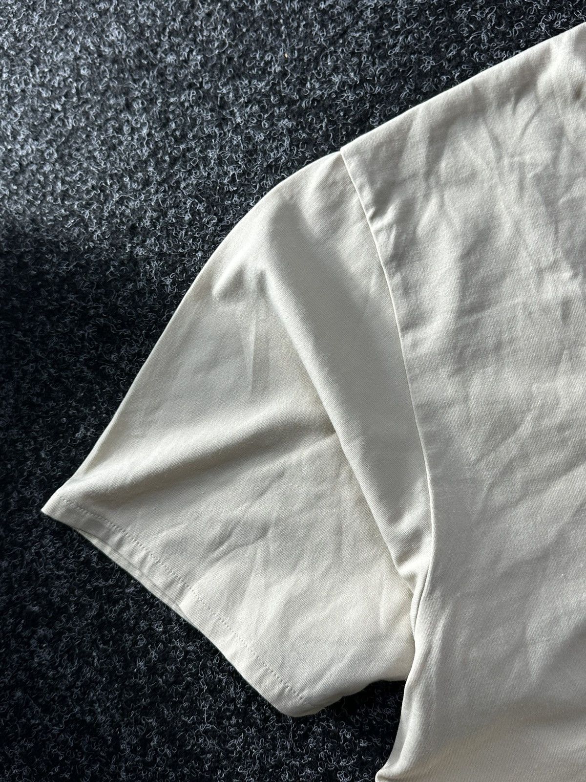Yves Saint Laurent 🚨 VINTAGE YSL BEIGE TEE YVES SAINT LAURENT OLD MONEY LOGO Size US XXL / EU 58 / 5 - 7 Thumbnail