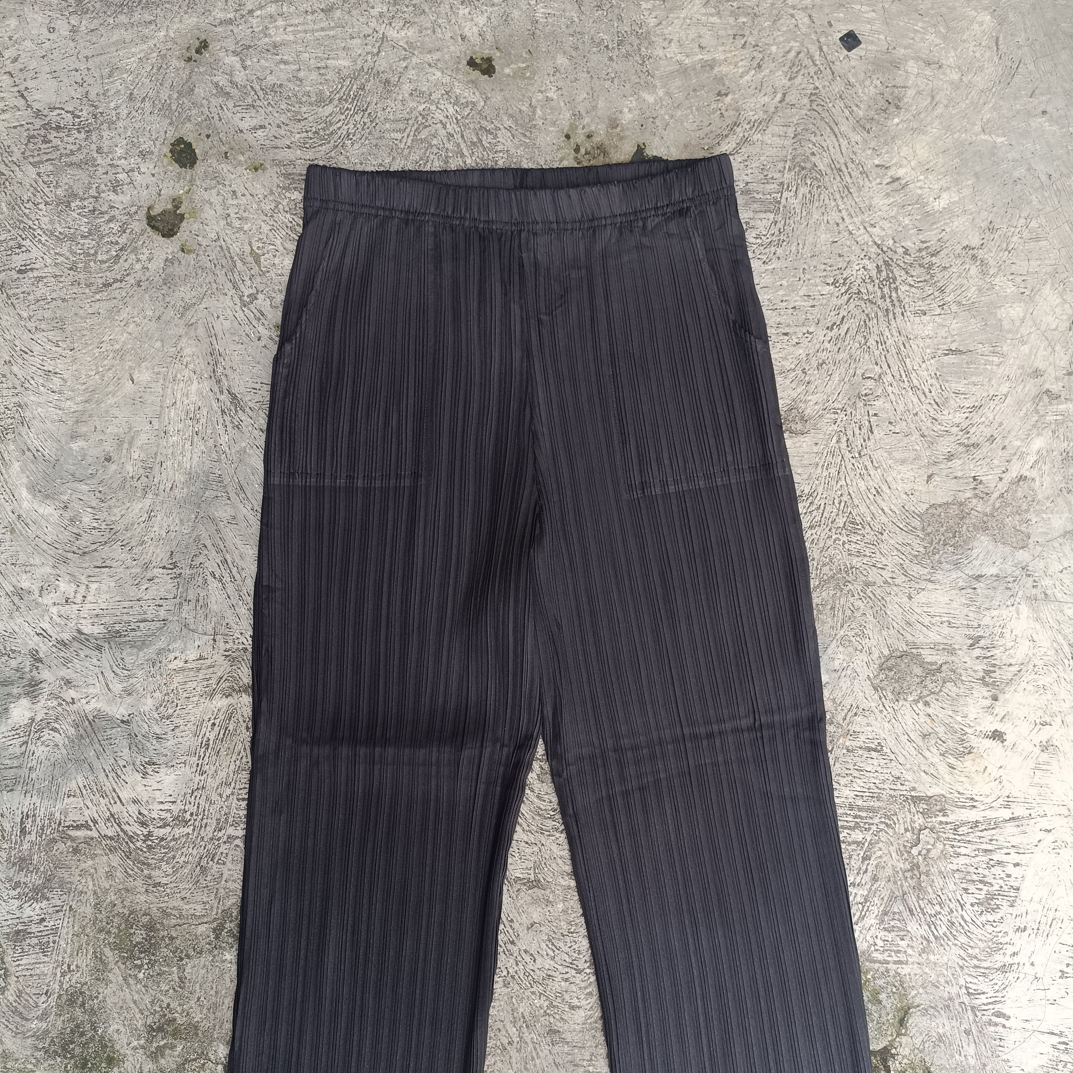 Issey Miyake Pleats Me Pants Black Size 28" / US 6 / IT 42 - 2 Thumbnail