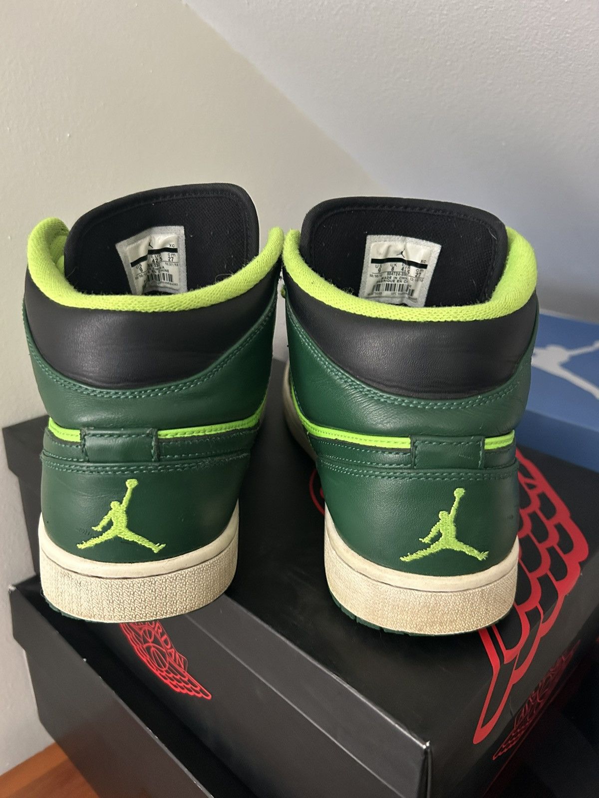 Jordan Brand Air Jordan Retro 1s Size US 9 / EU 42 - 10 Thumbnail