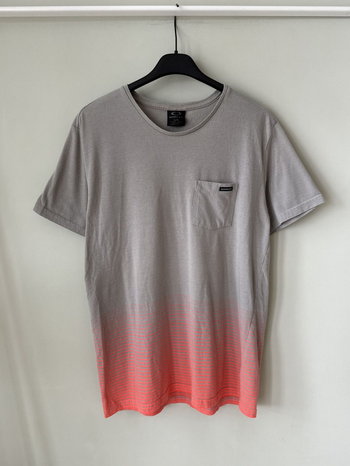 Oakley Oakley striped tshirt vintage Size US L / EU 52-54 / 3 - 1 Thumbnail