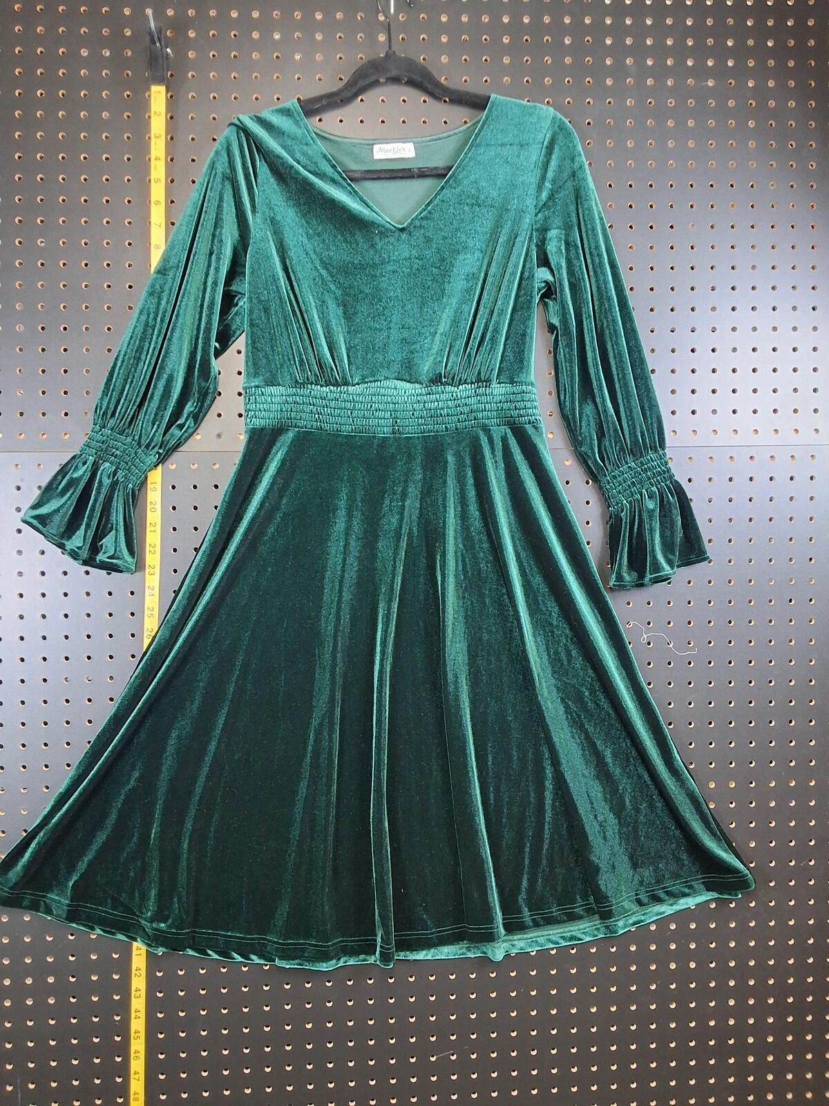 Other Green Velvet Dress with Smocked Waist & Flared Sleeve Large Size L / US 10 / IT 46 - 1 Thumbnail
