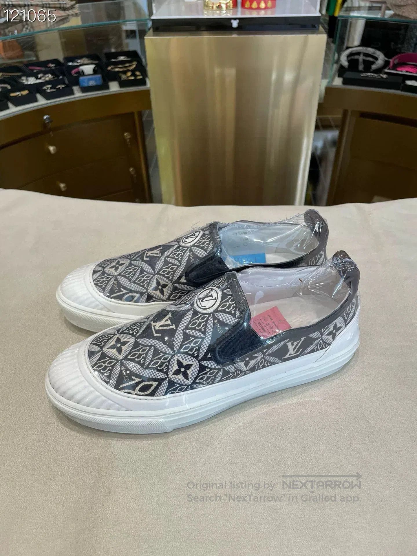 Louis Vuitton Louis Vuitton Logo Denim Canvas Slip. Size US 7.5 / IT 37.5 - 2 Thumbnail