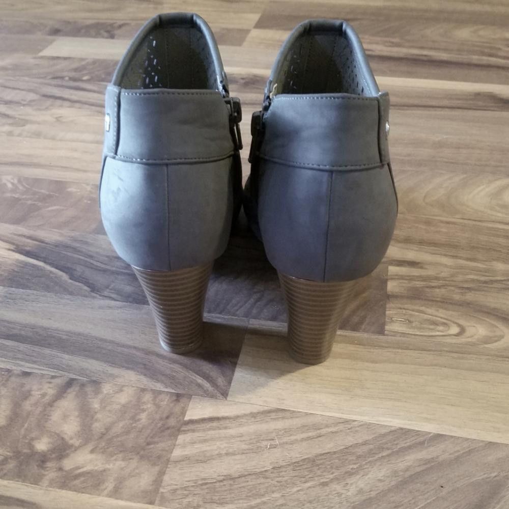 Designer Giani Bernini Memory Foam Peep Toe Size 7 1/2 W Size US 7.5 / IT 37.5 - 3 Thumbnail