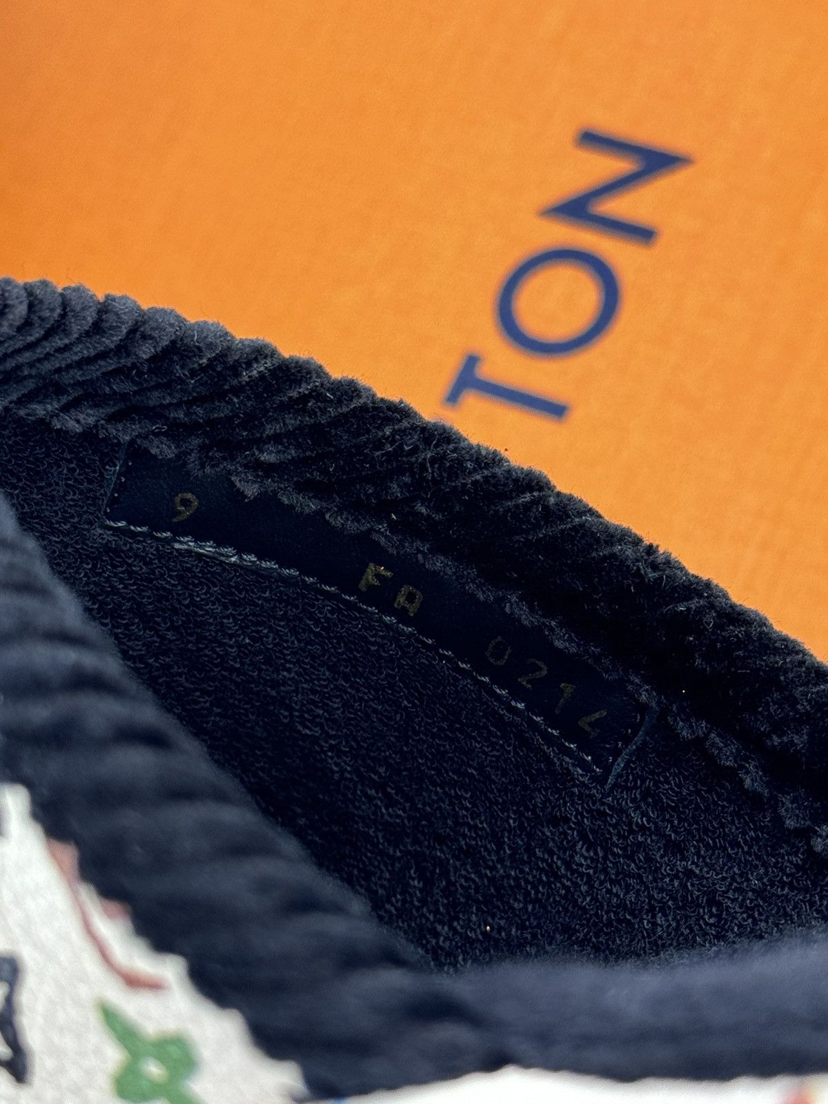 Louis Vuitton X TYLER THE CREATOR LV MONOGRAM PRINTED SLIPPERS Size US 10 / EU 43 - 6 Thumbnail